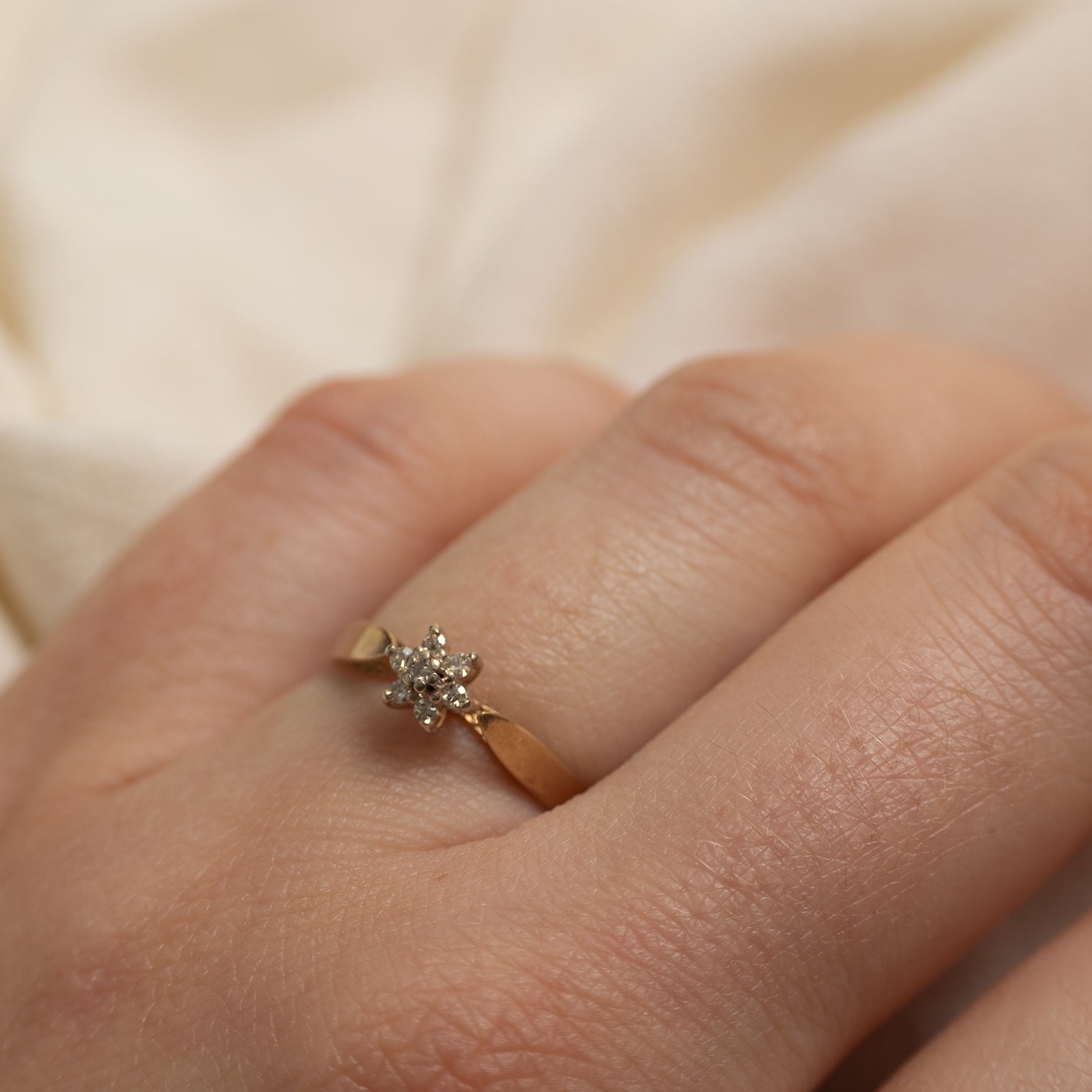 10k Diamond Petal Reverse Tapered Ring | SZ 6.75