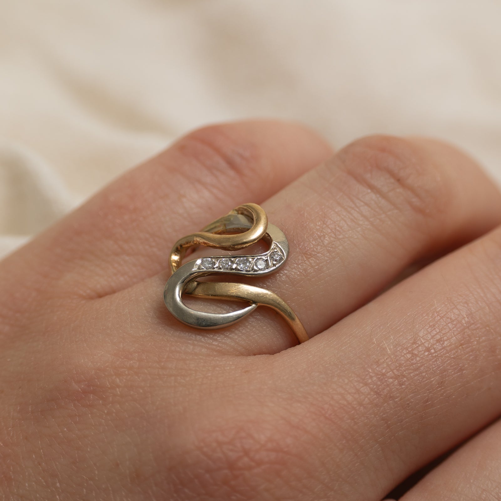 10K Two Tone Diamond Twisted Ring | SZ 7.5