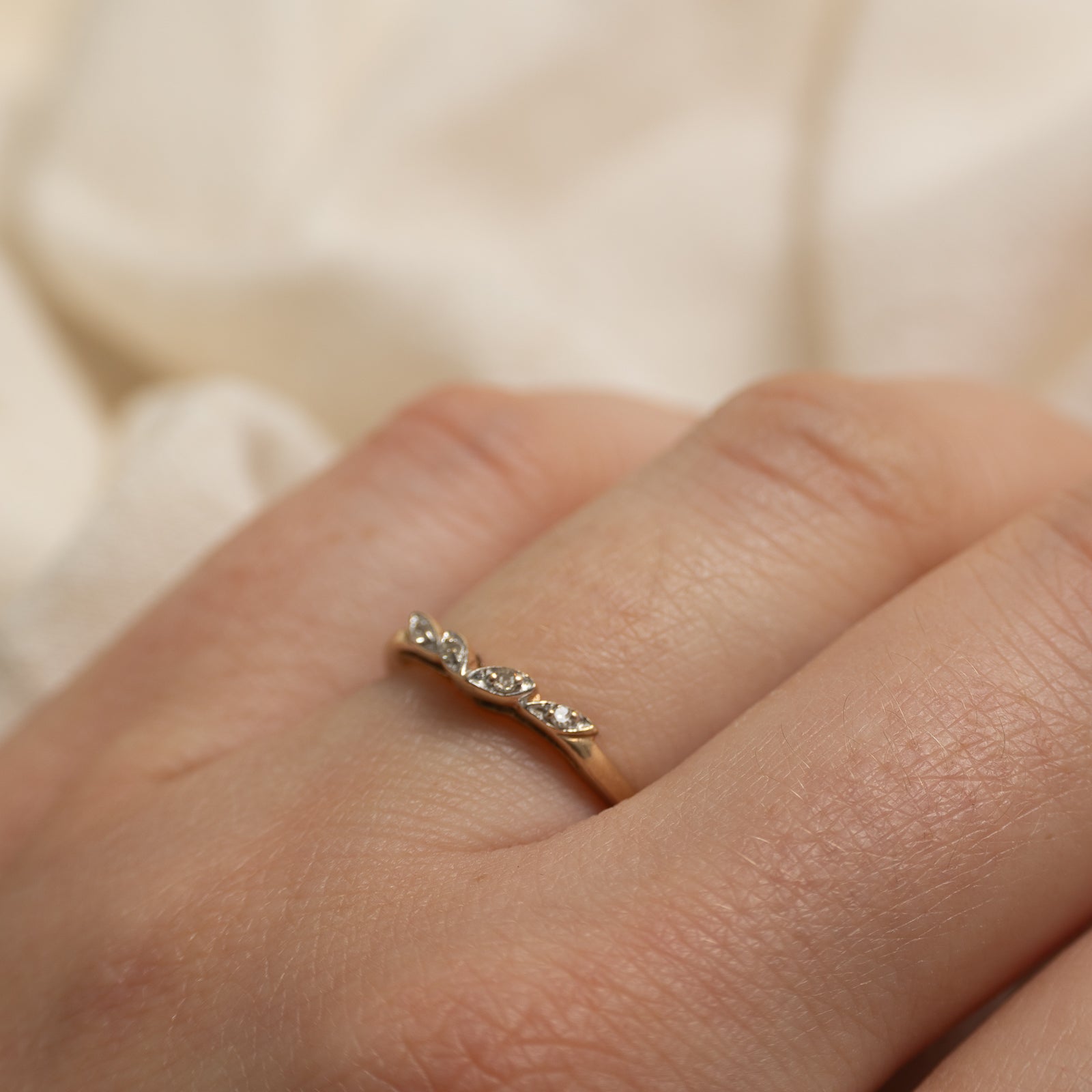 10k Diamond Thin Leaf Contour Ring | SZ 5.5