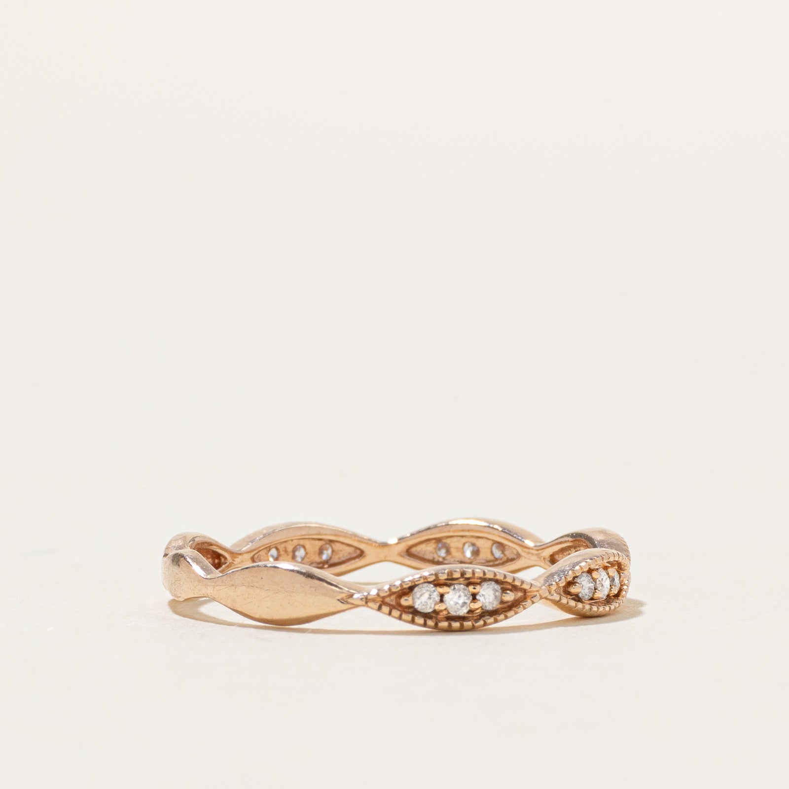 Bague Birmingham en or 10 carats sertie de diamants et ornée d'un motif festonné et de perles fines | Taille 6