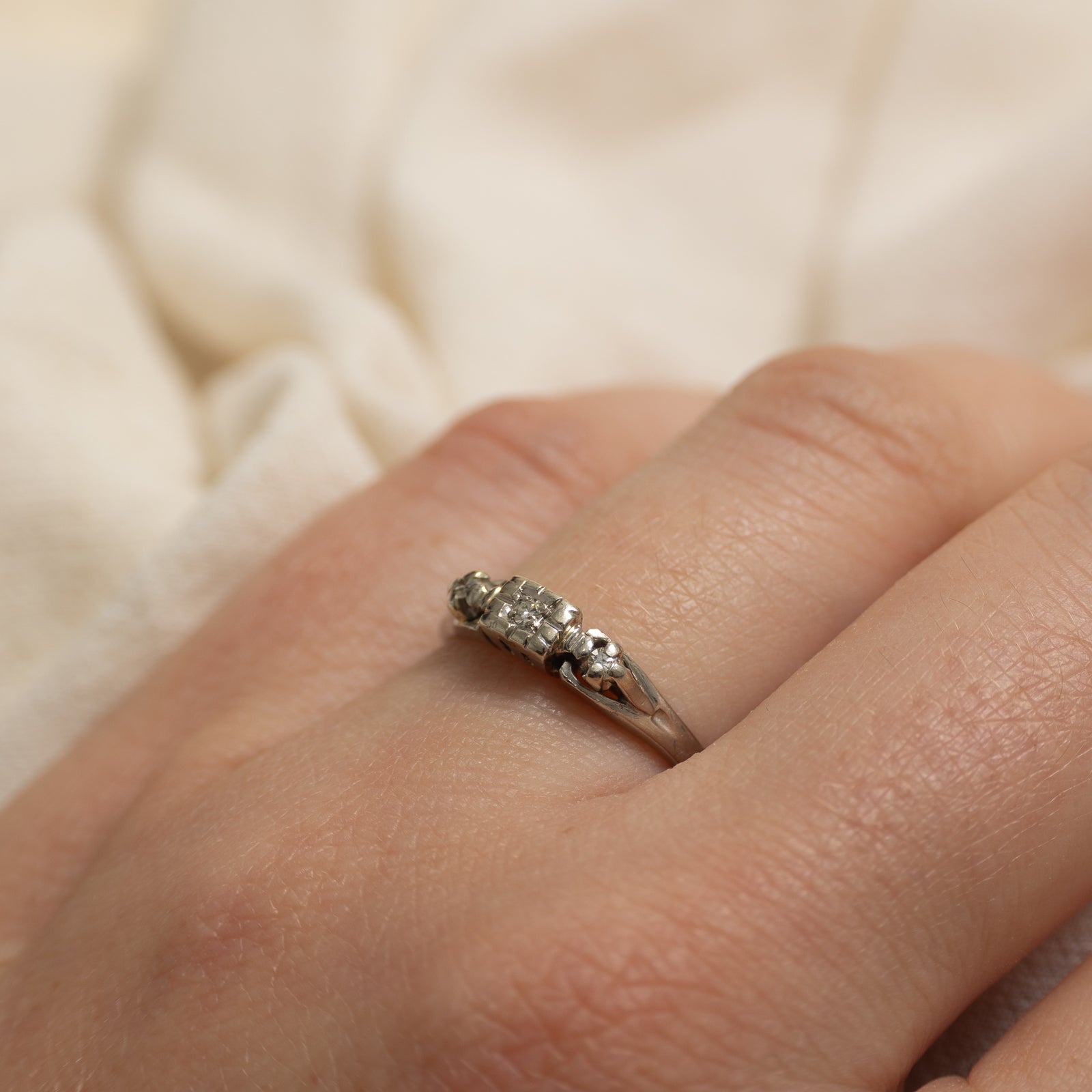 18k White Gold Diamond Ring | SZ 5.5
