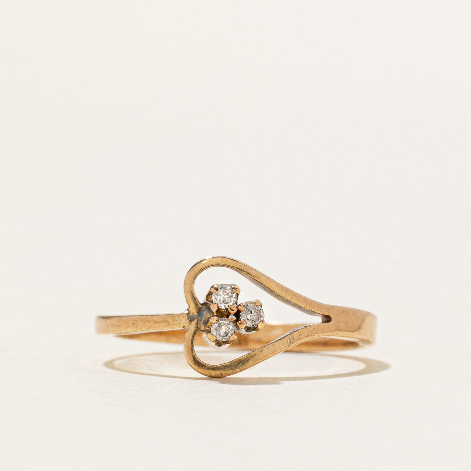 15k Diamond Cluster Heart Buckle Ring | SZ 5.5