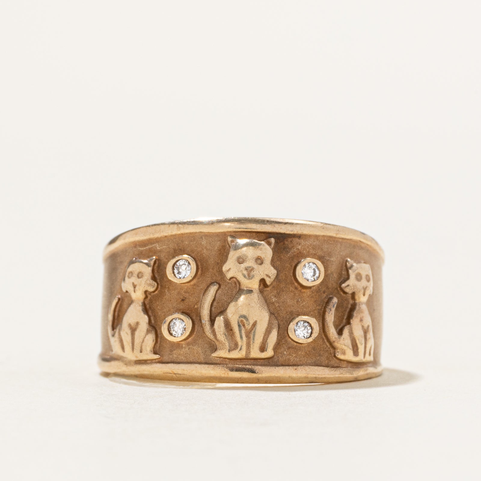 10k Bezel Set Diamond Embossed Cat Ring | SZ 6.75