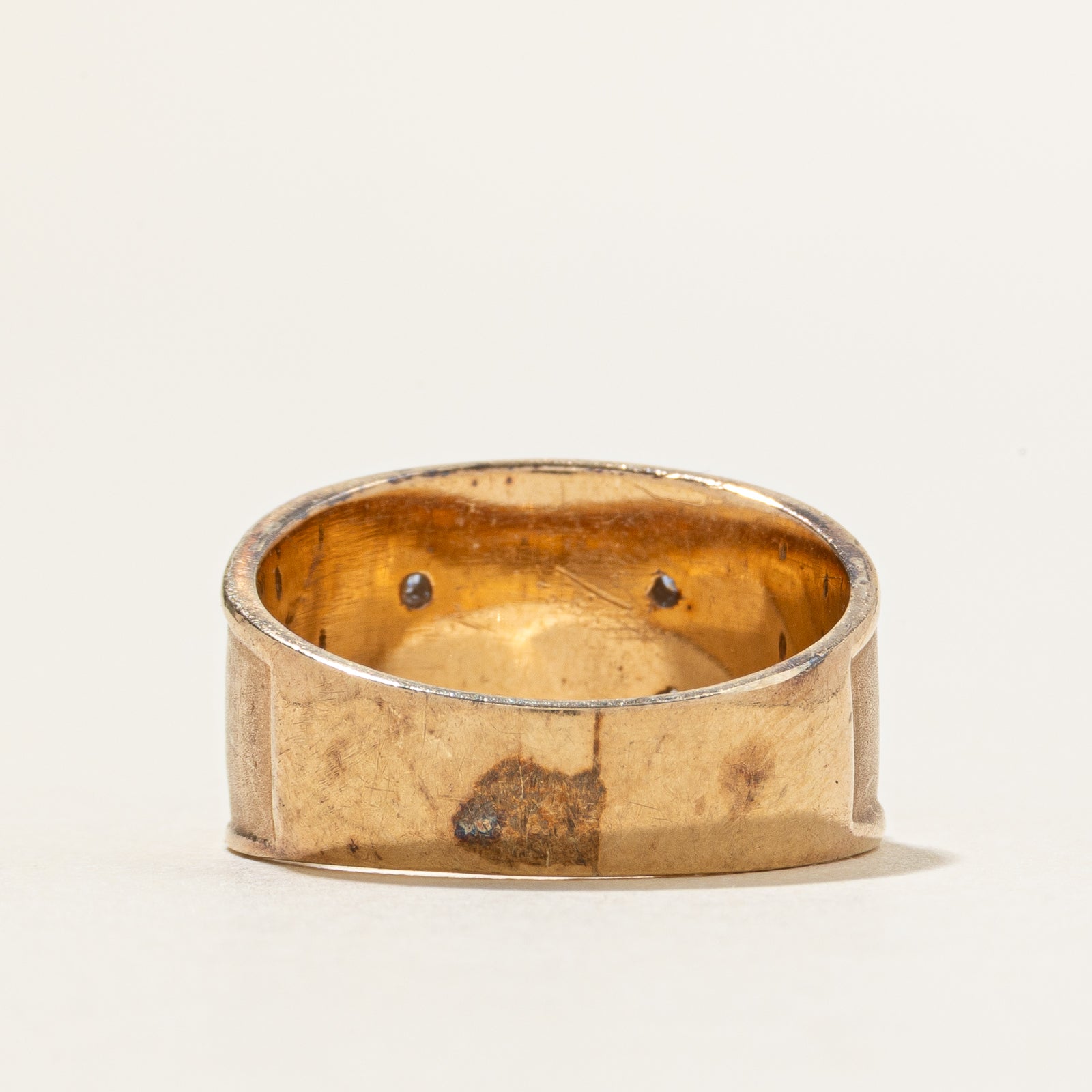 10k Bezel Set Diamond Embossed Cat Ring | SZ 6.75