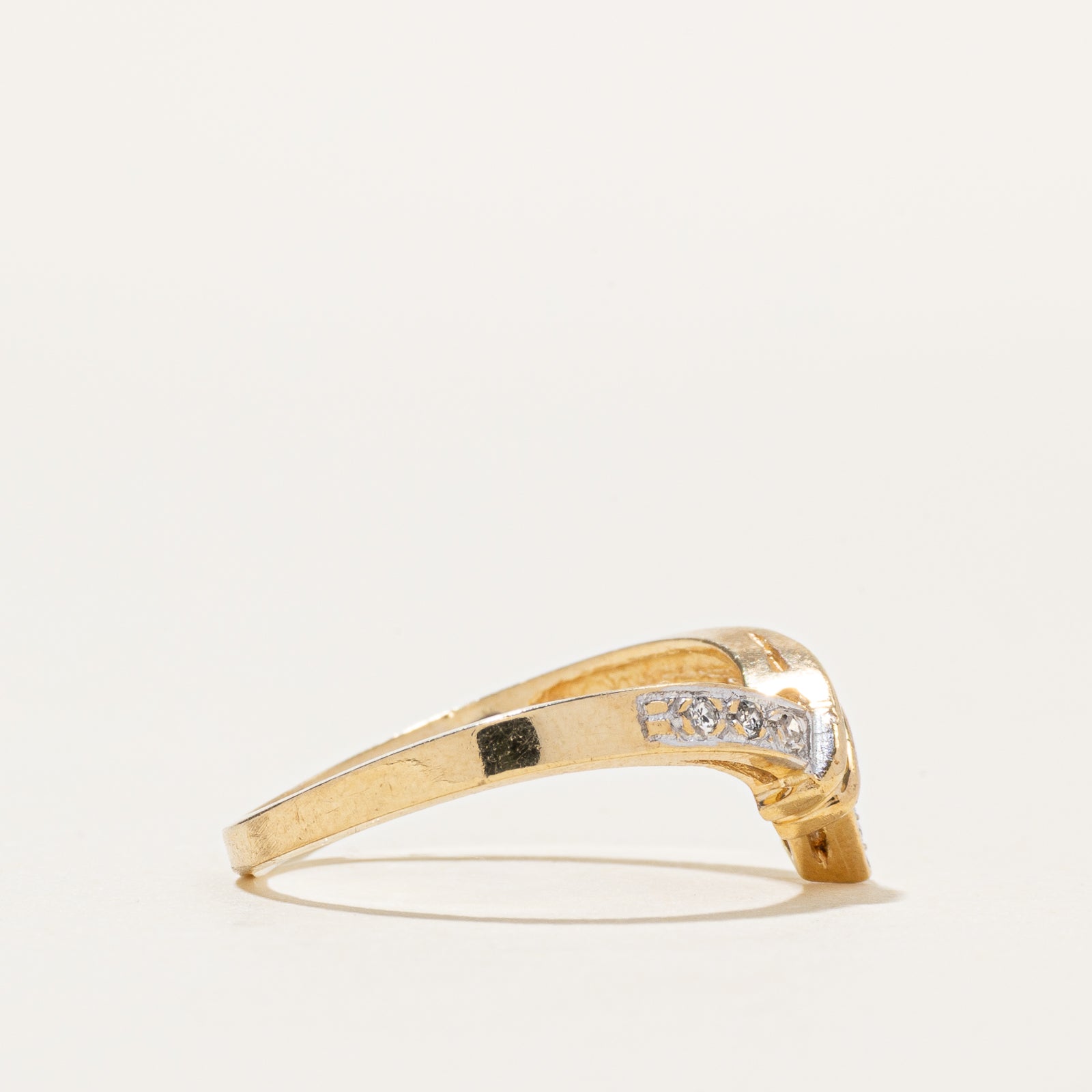 Diamond Grooved Cross Over Chevron Ring | SZ 5.5