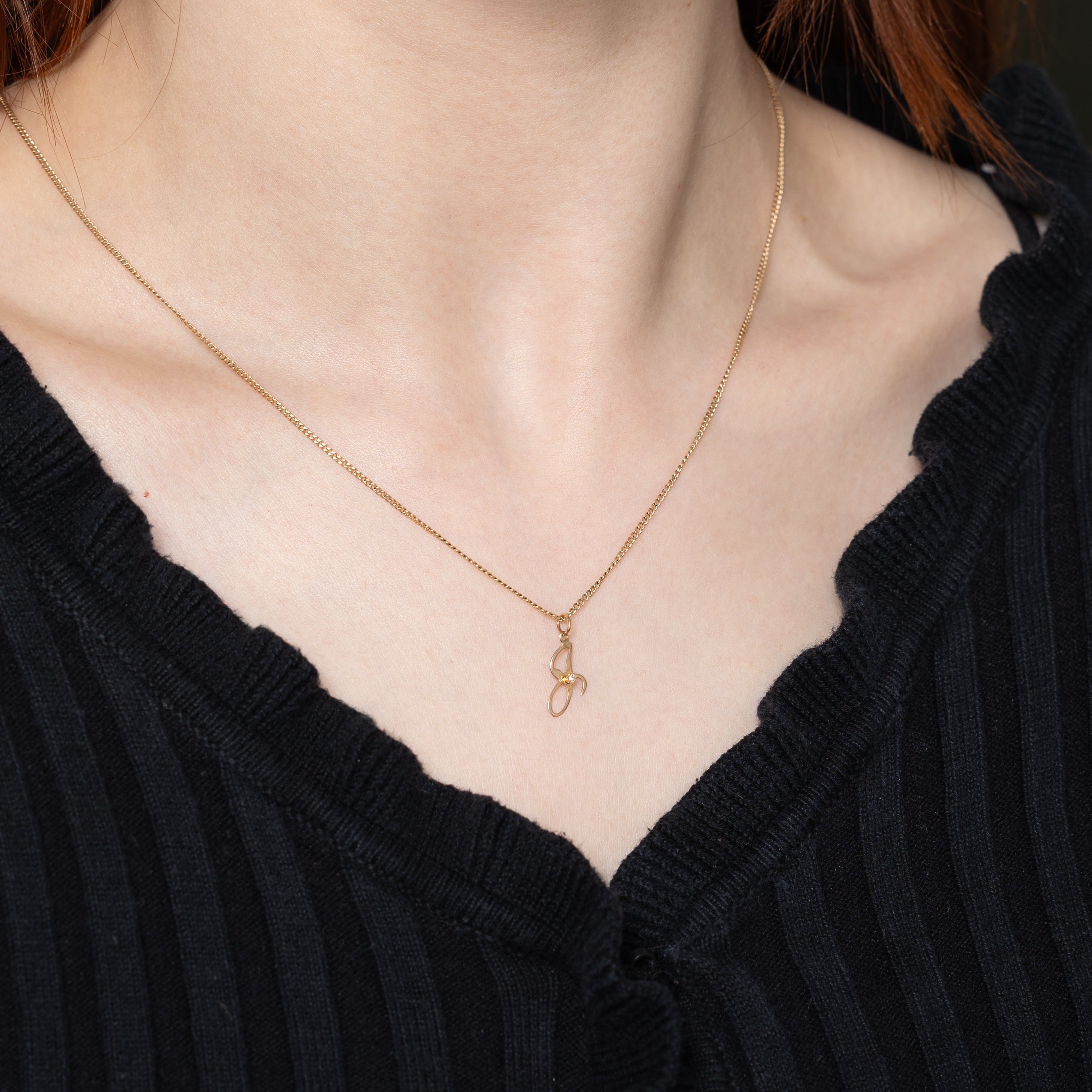 Breloque initiale « J » en or jaune 10 carats avec diamant