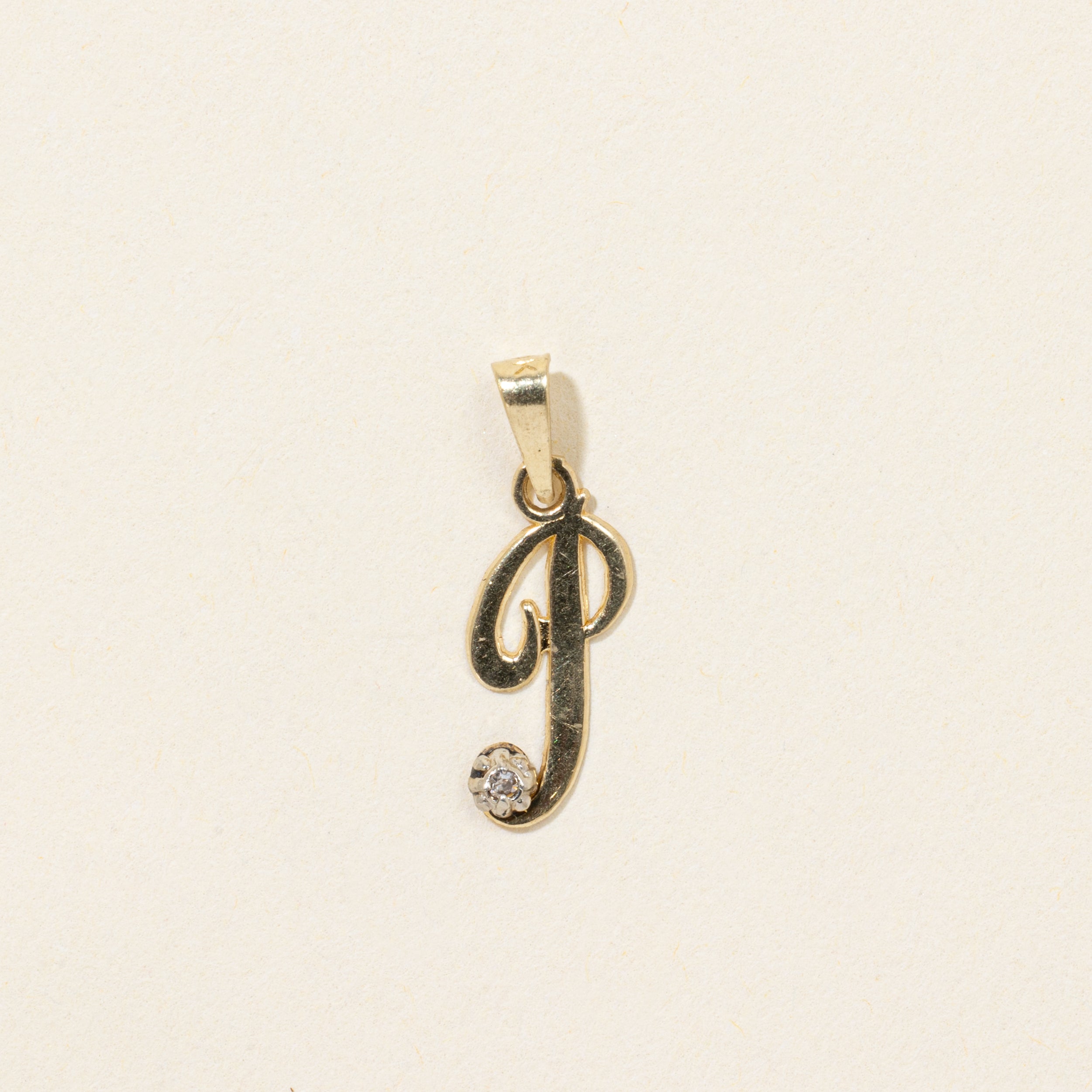Pendentif initial « P » en diamant 10 carats