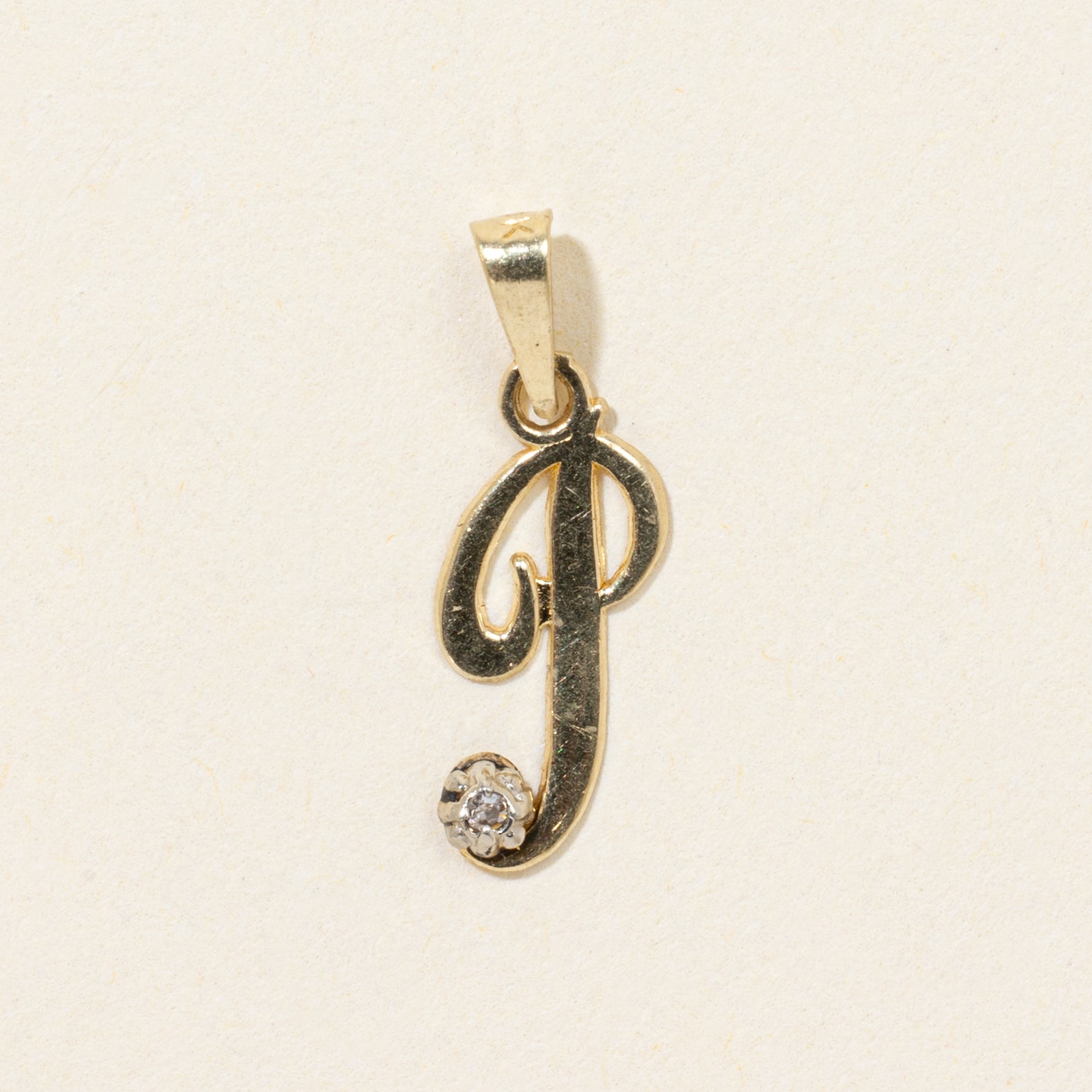Pendentif initial « P » en diamant 10 carats