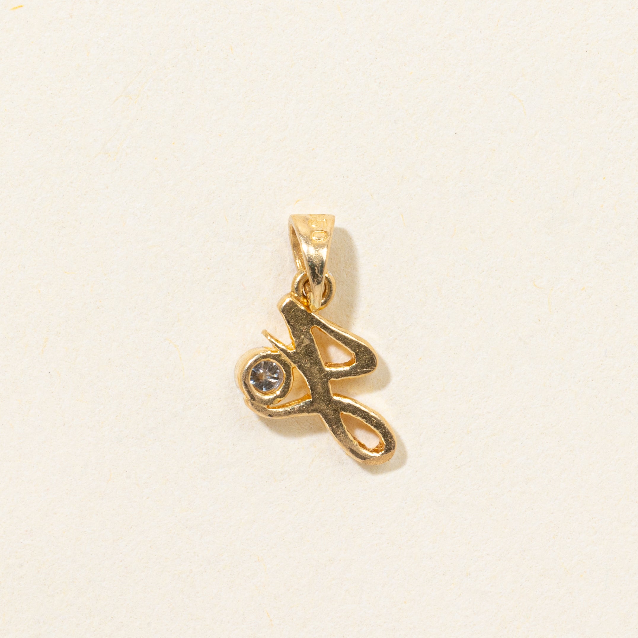 Pendentif initial « J » en diamant 20 carats