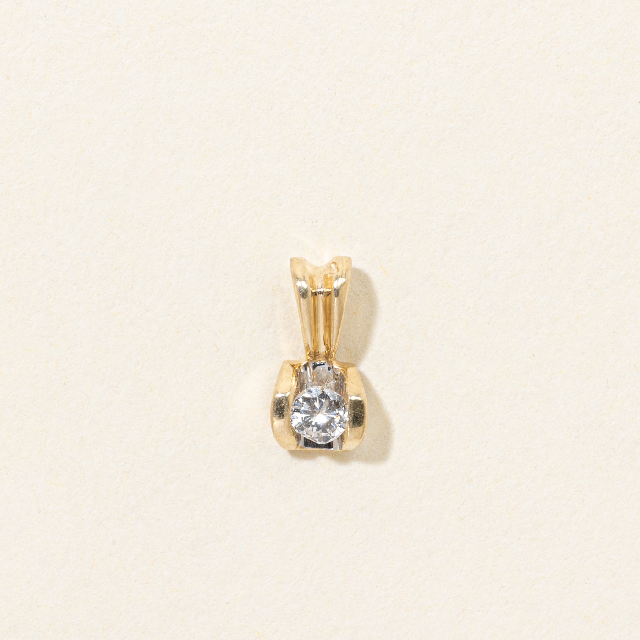 Pendentif serti tension en or 14 carats serti de diamants
