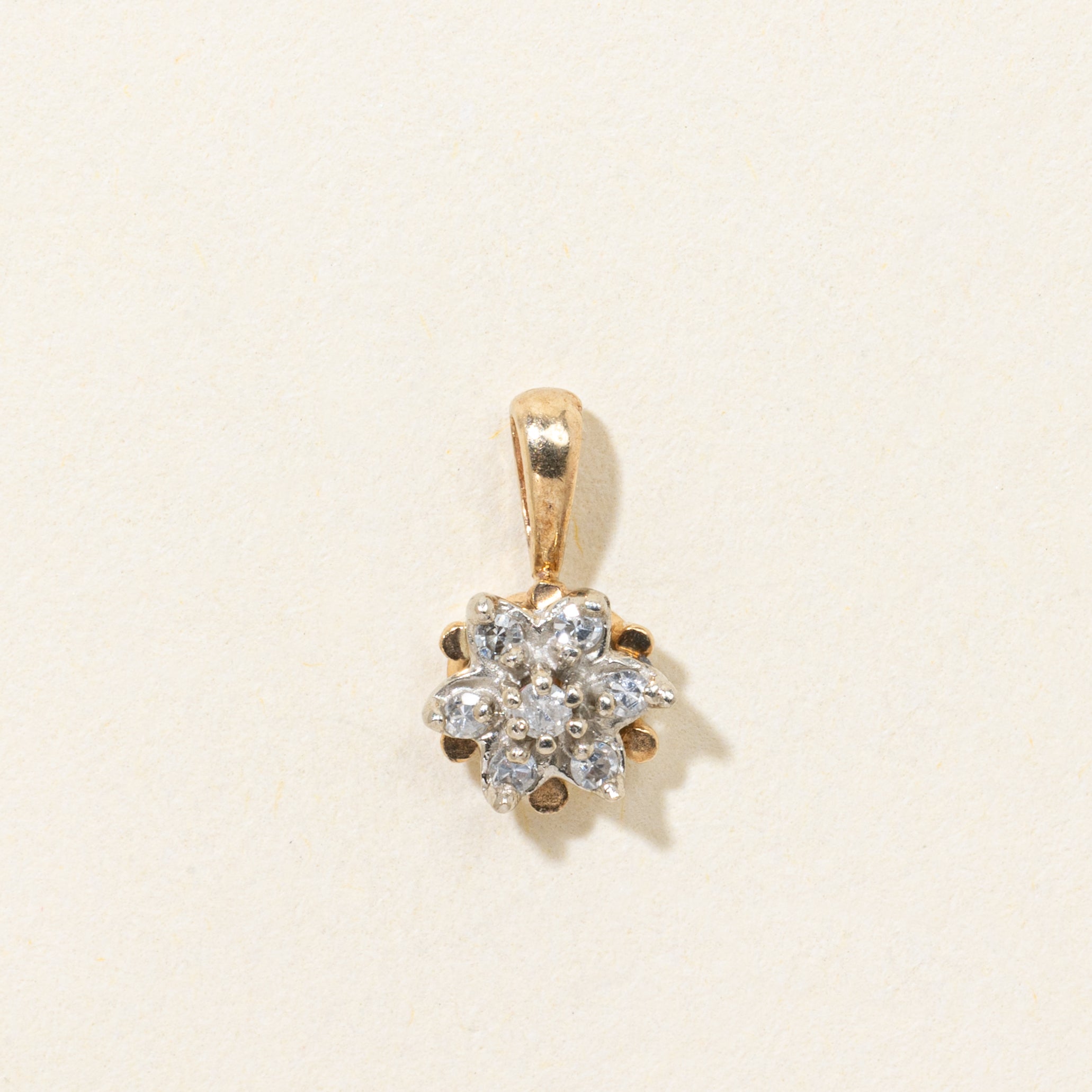 Pendentif pétale en diamant 10 carats