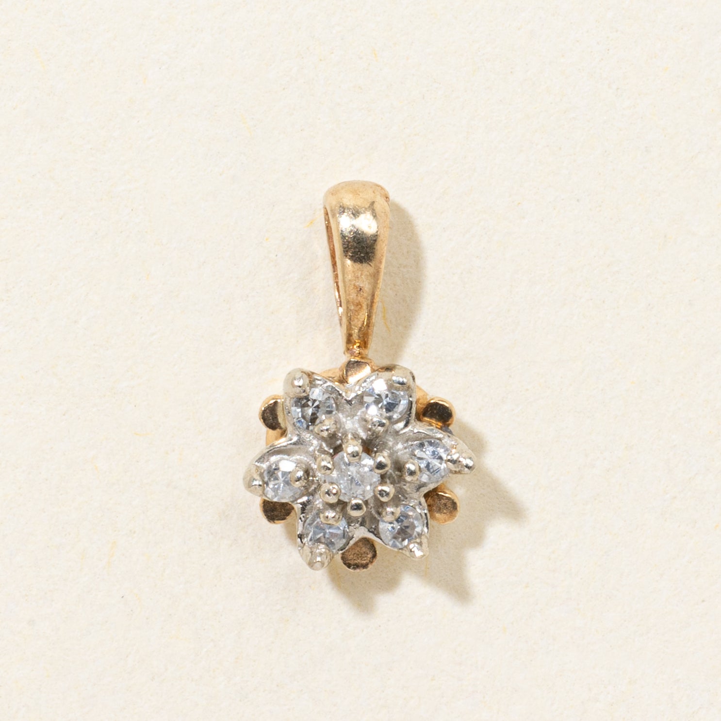 Pendentif pétale en diamant 10 carats