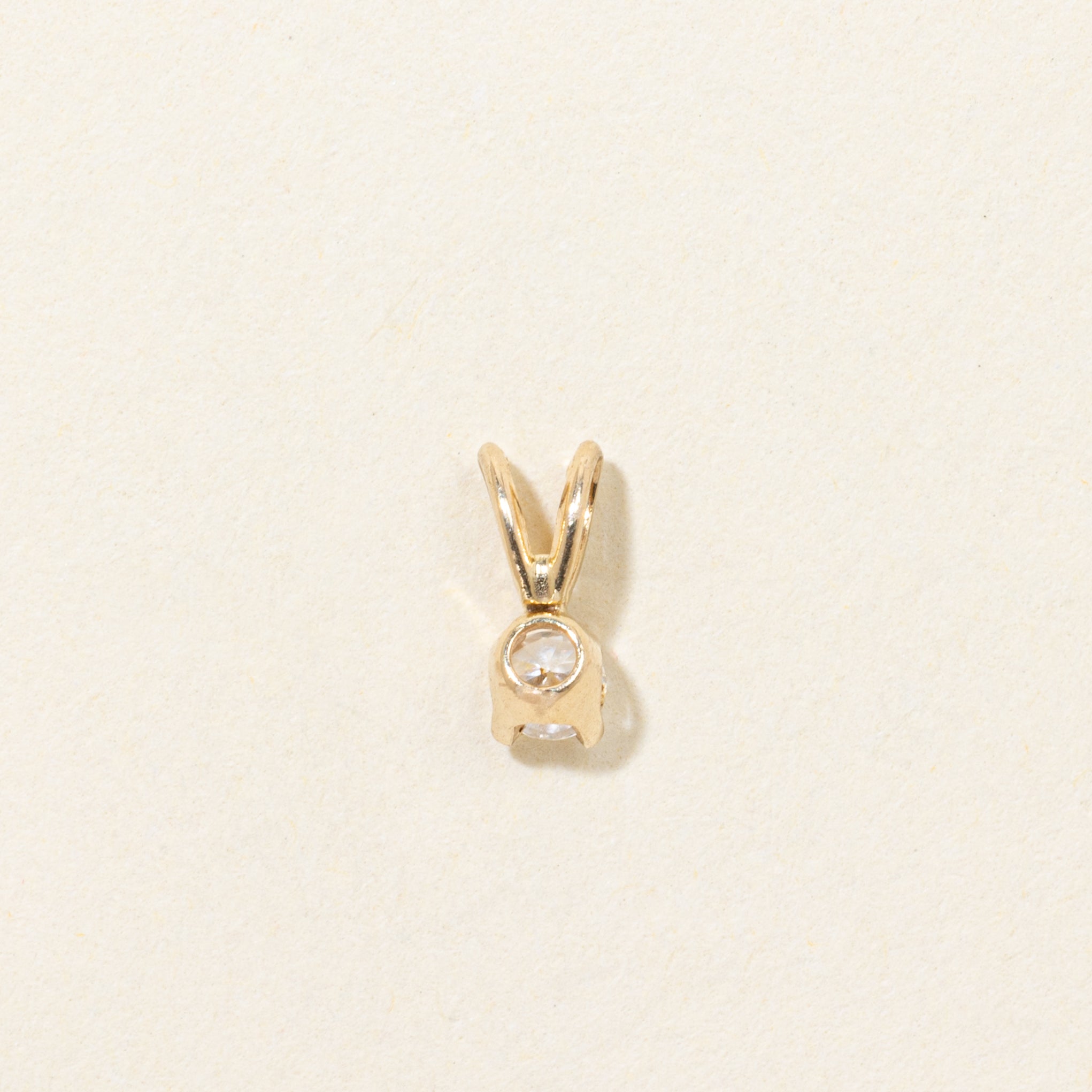 Pendentif en or jaune 14 carats serti de diamants