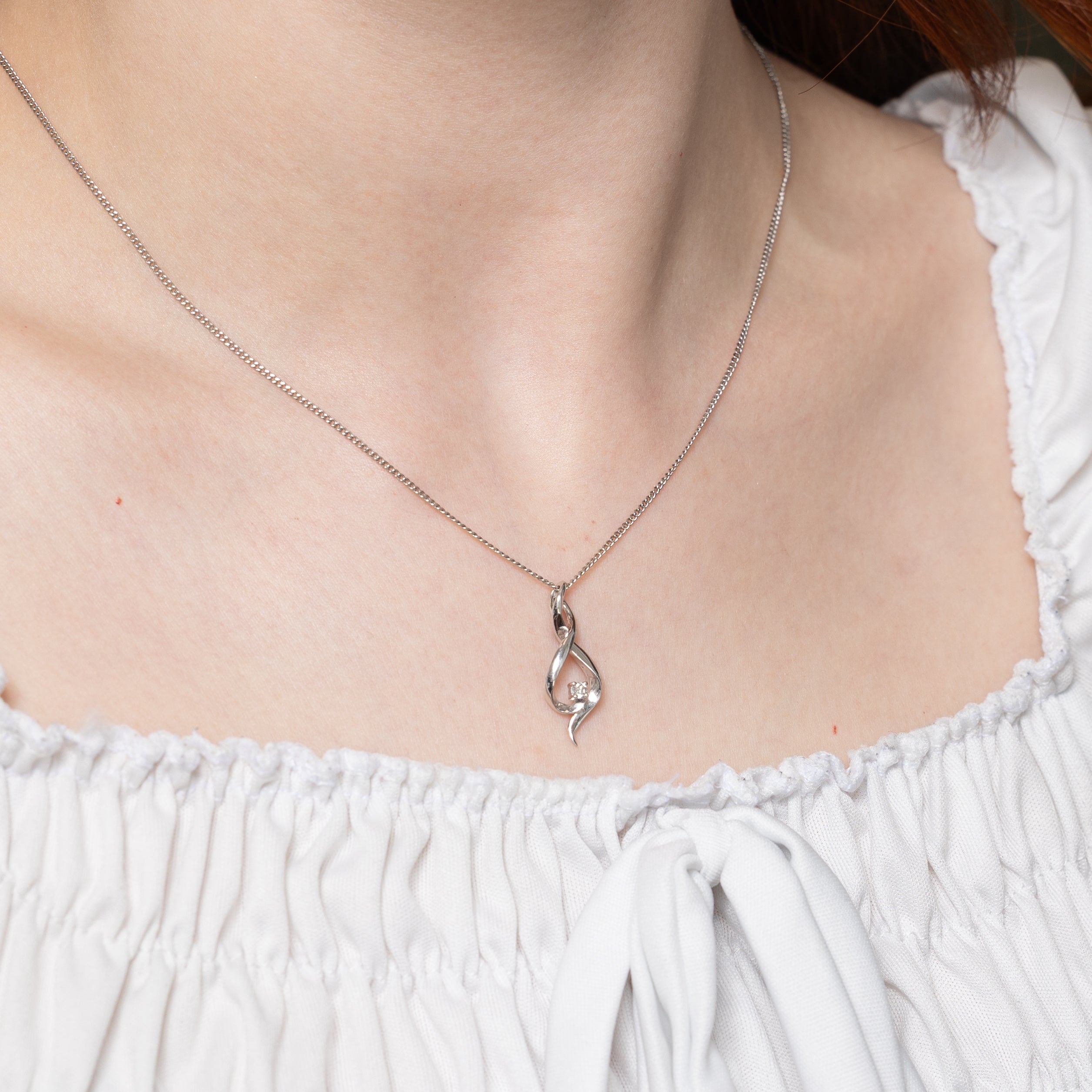 10k Diamond Twisted Pendant
