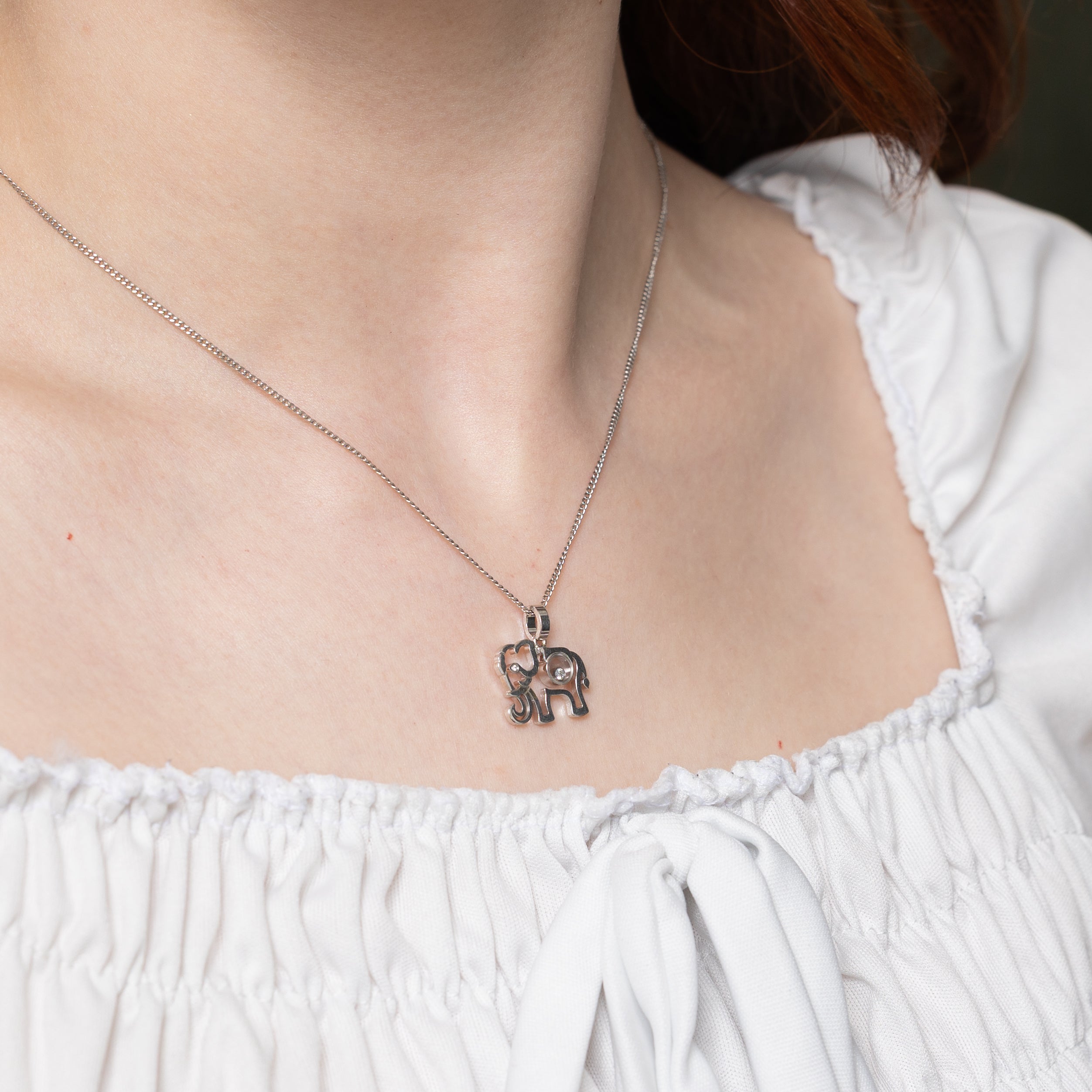 Pendentif éléphant en or 18 carats et diamants