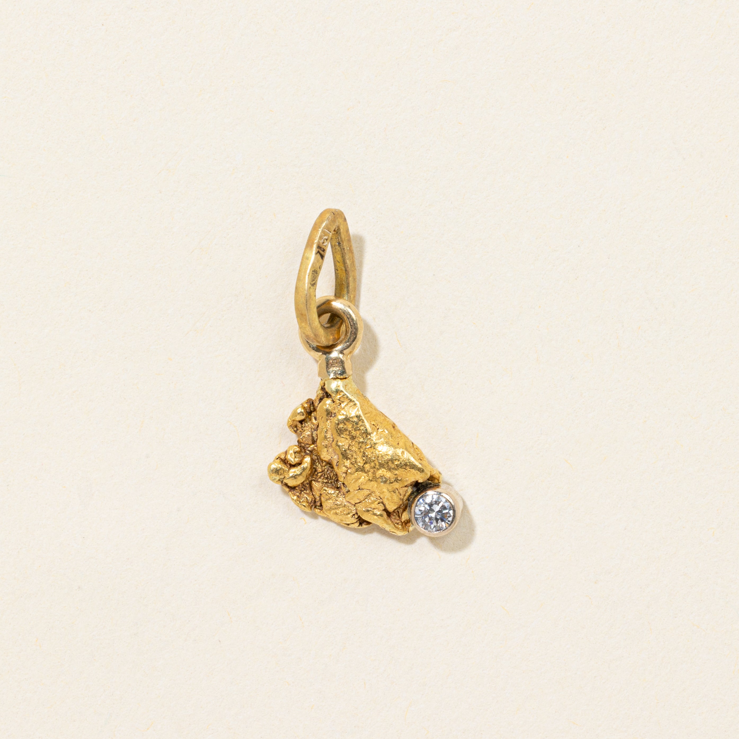 Breloque pépite d'or 18 carats sertie de diamants