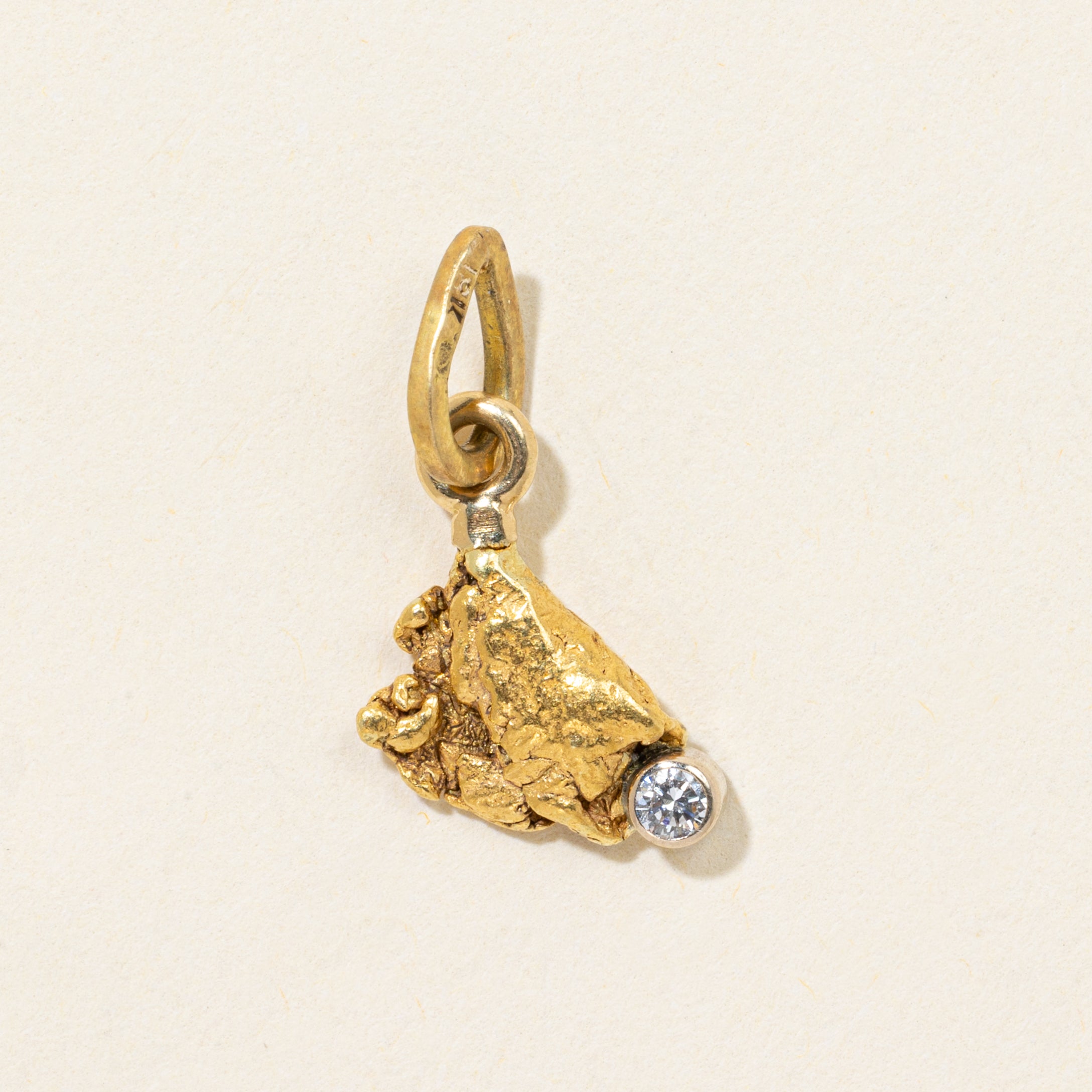 Breloque pépite d'or 18 carats sertie de diamants