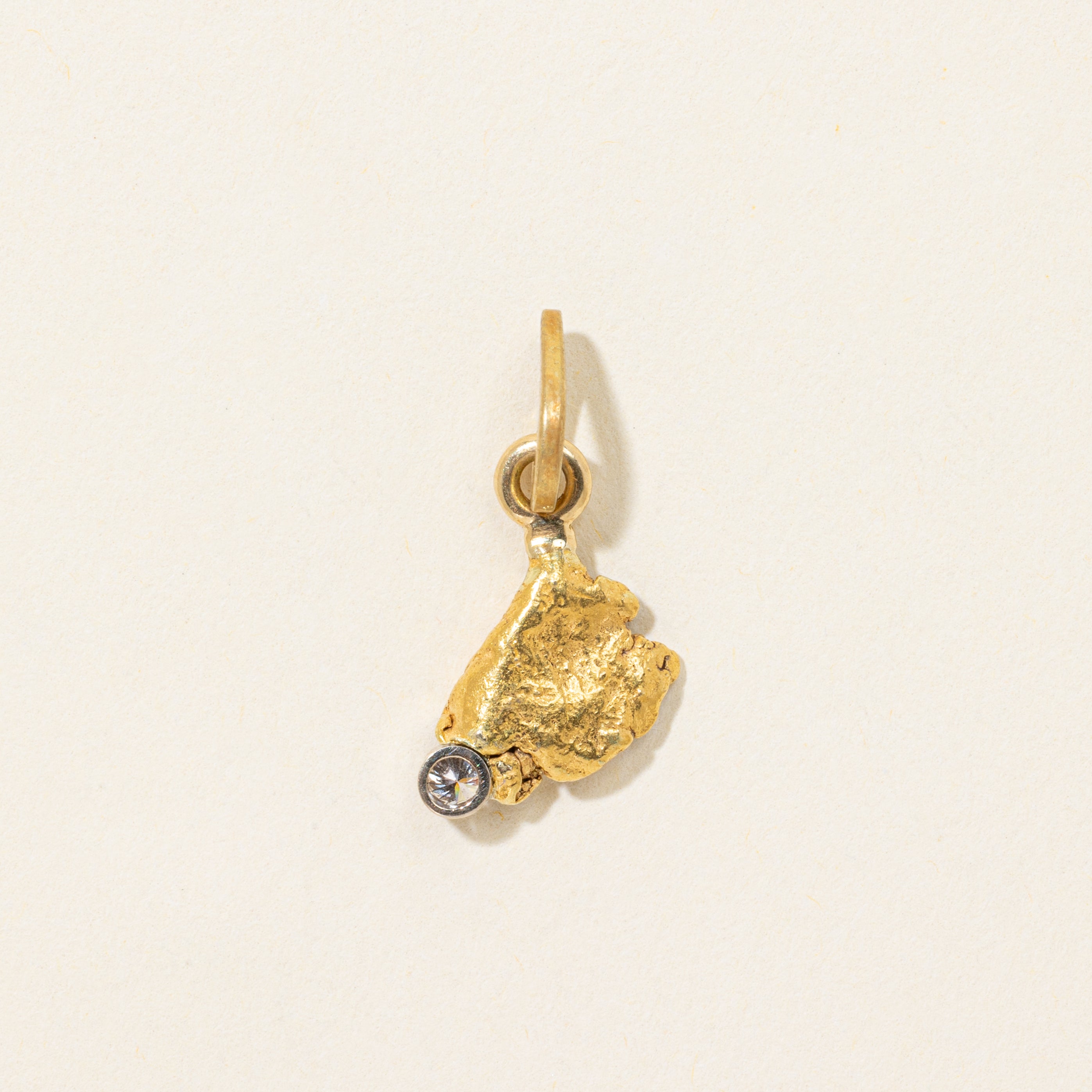 Breloque pépite d'or 18 carats sertie de diamants