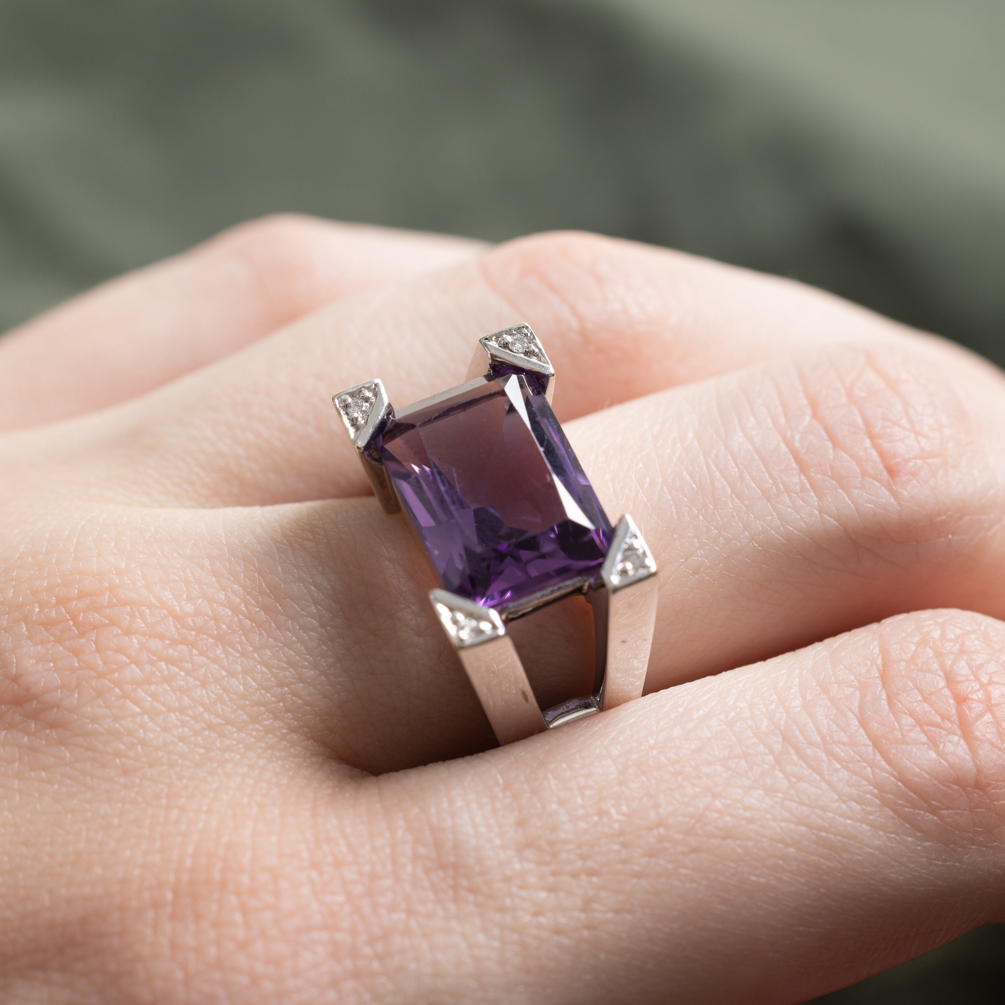 18k East West Amethyst & Diamond Cocktail Ring | 6.00ct, 0.02ctw | SZ 5.25