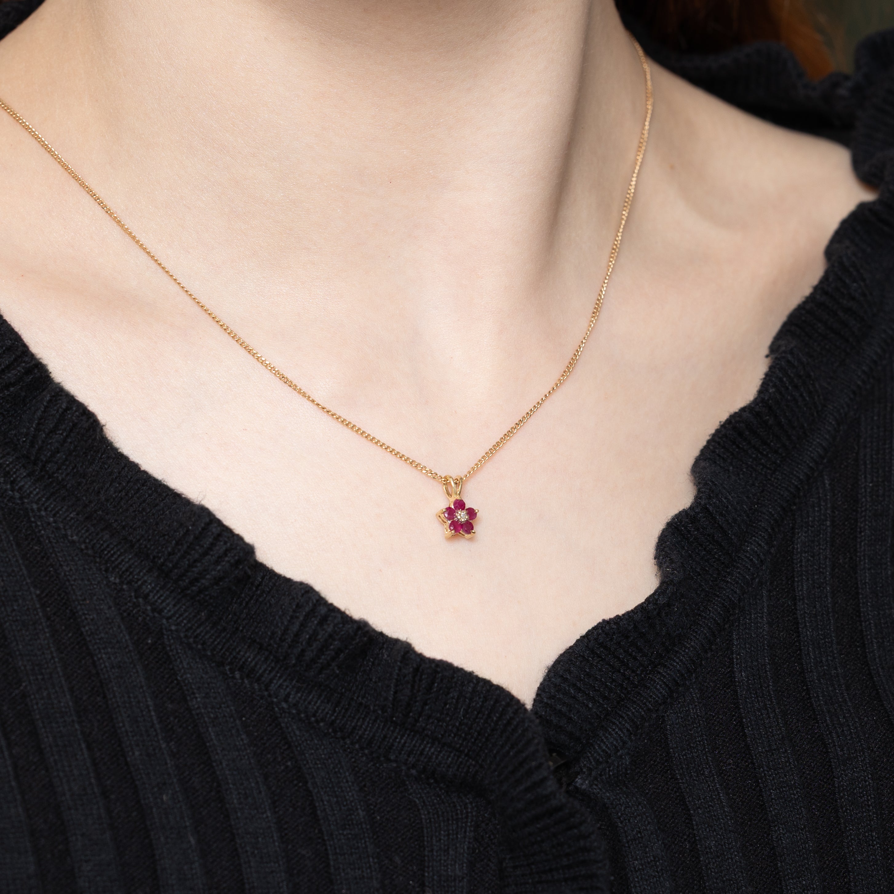Pendentif pétale en or 10 carats rubis et diamants