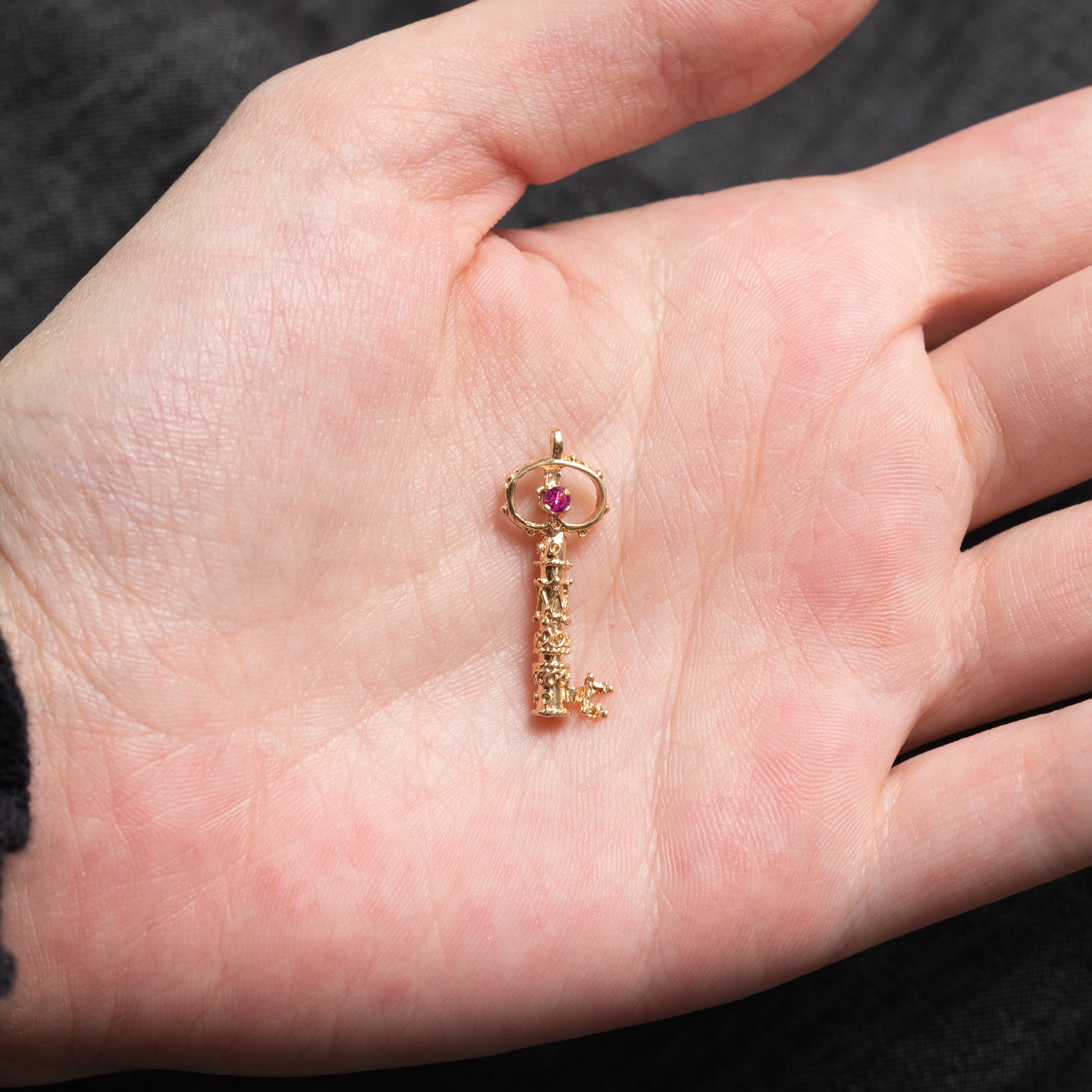 14k Synthetic Spinel Textured Key Pendant | 0.036ctw