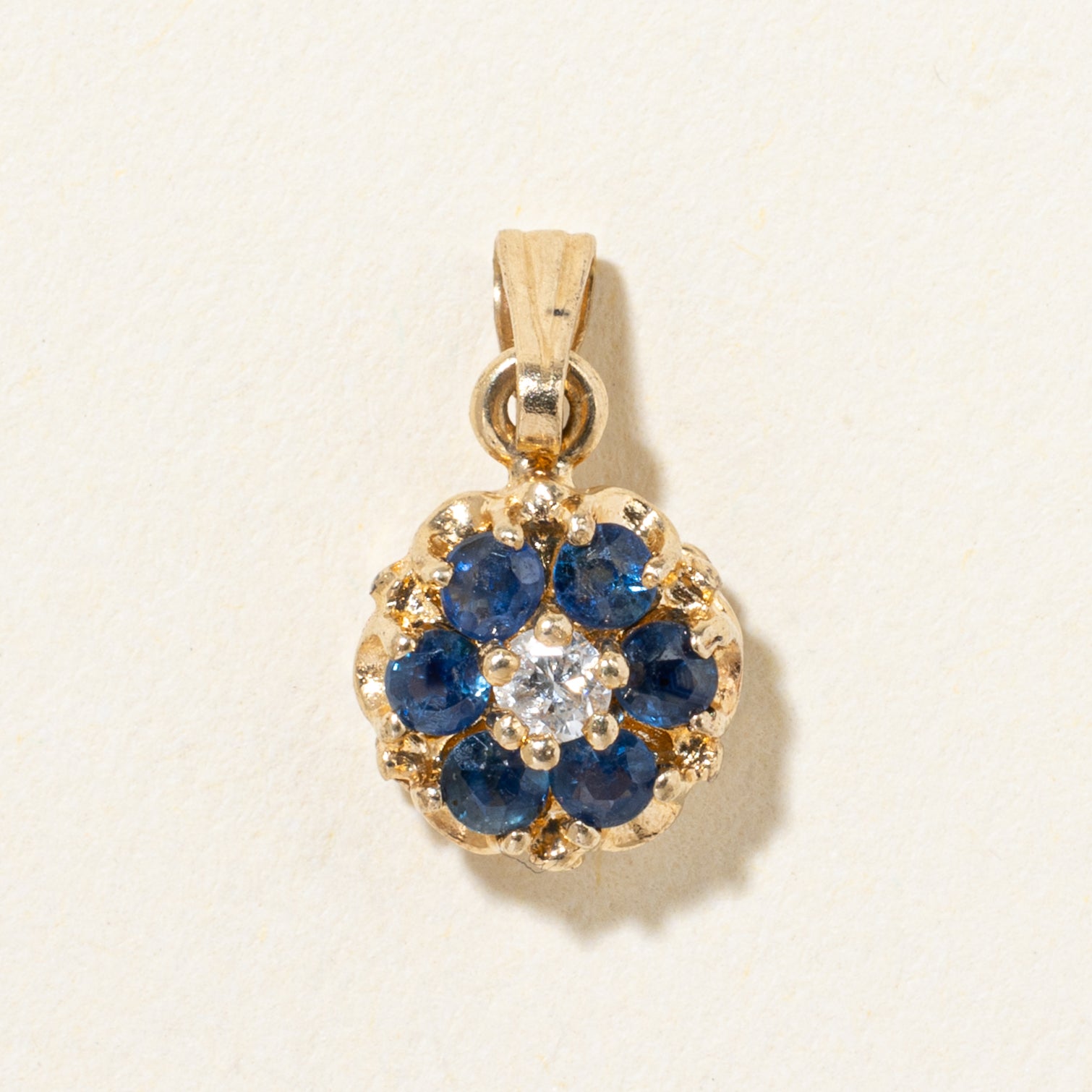 Pendentif halo saphir et diamants en or 14 carats