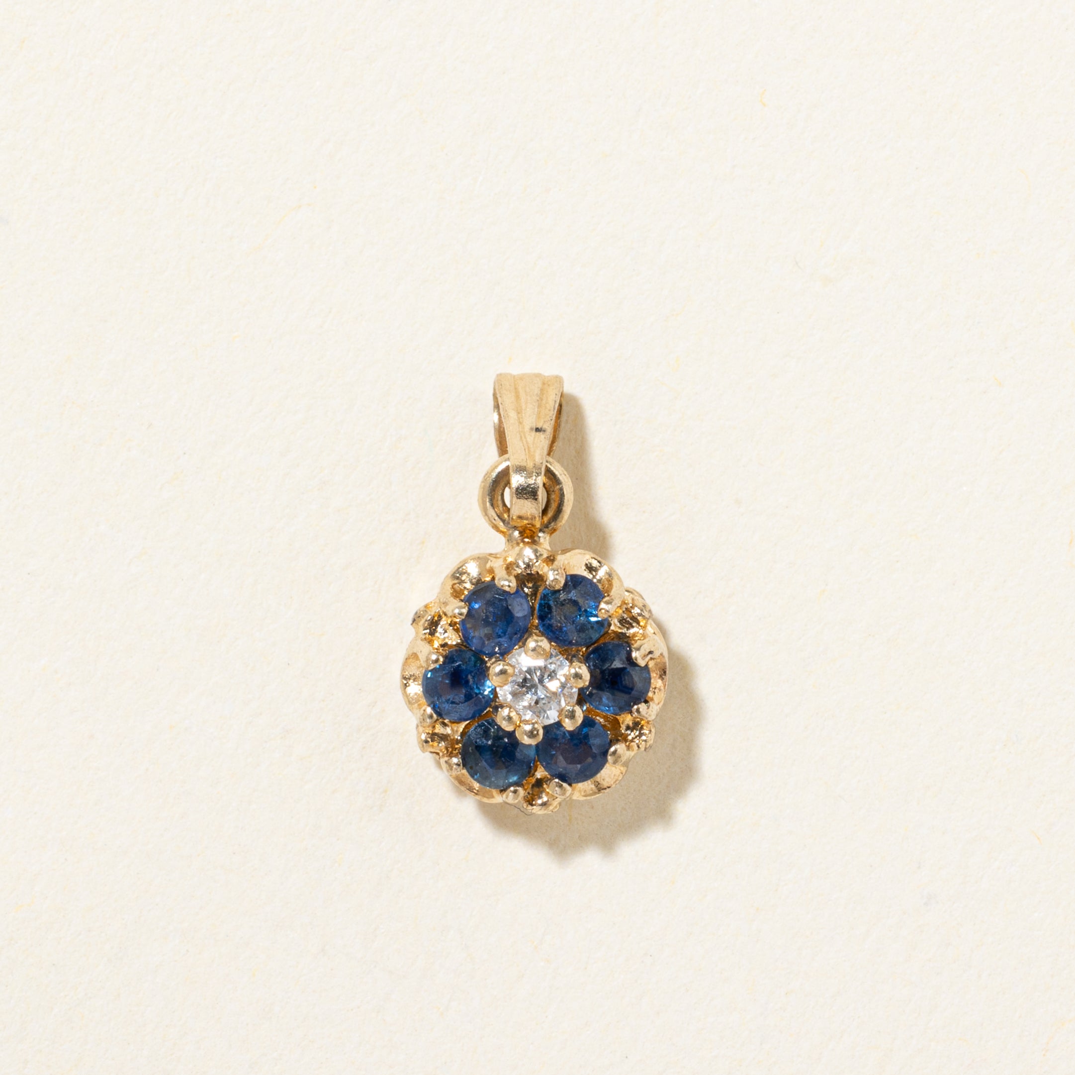 Pendentif halo saphir et diamants en or 14 carats