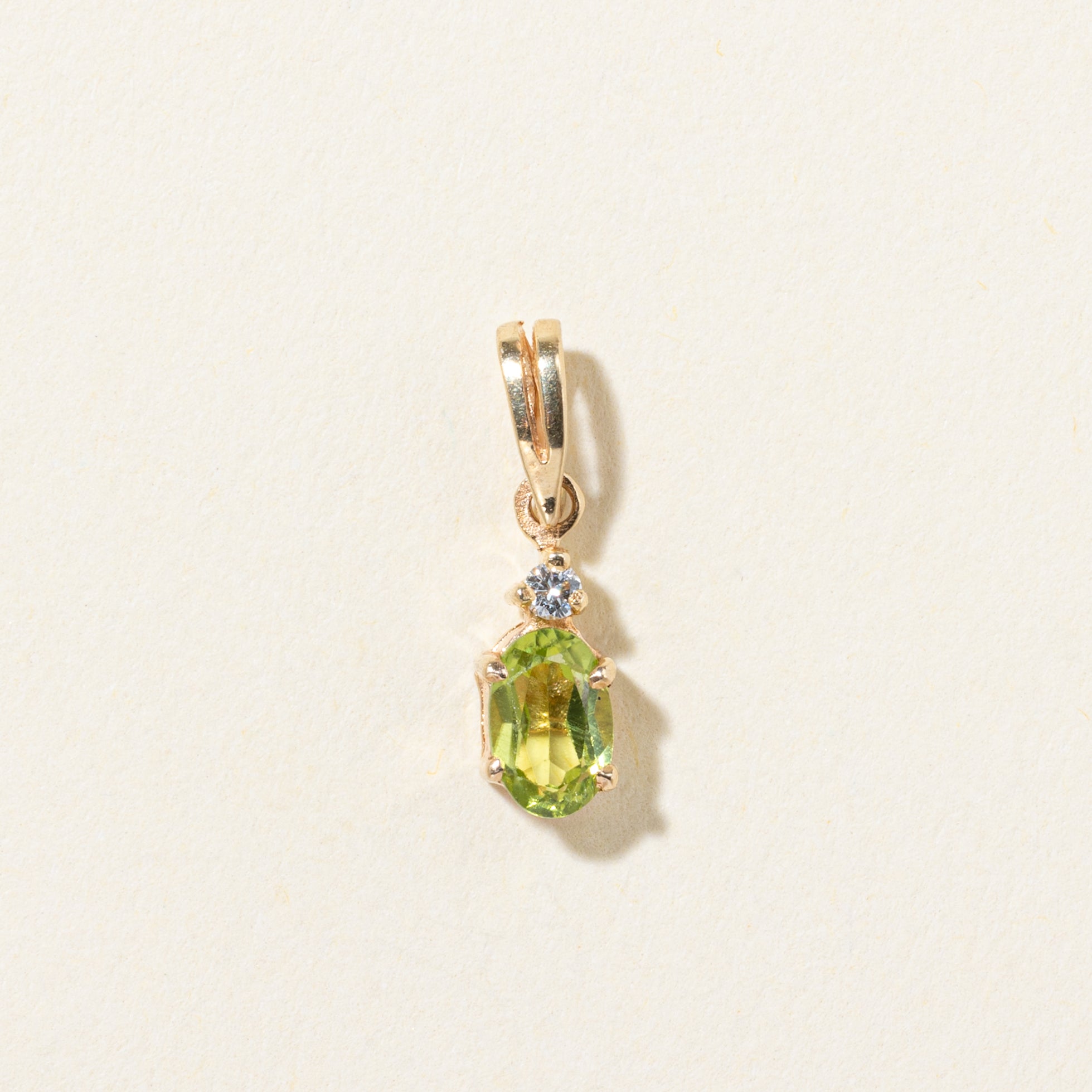 Pendentif en péridot et diamants 14 carats
