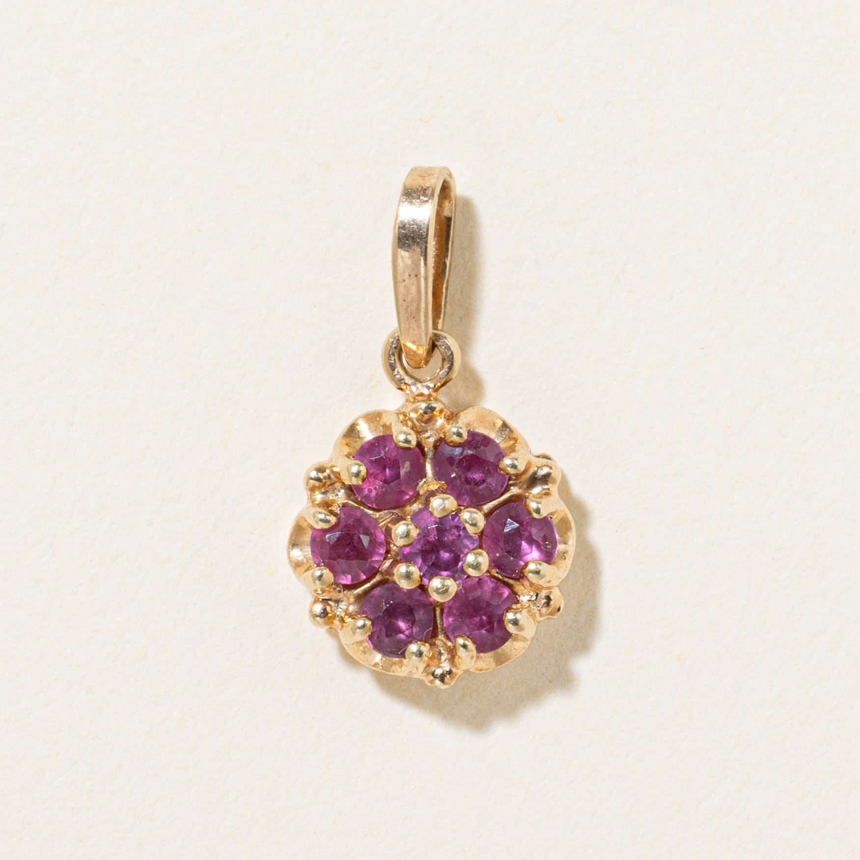 Pendentif marguerite en rubis 14 carats | 0,08 ct