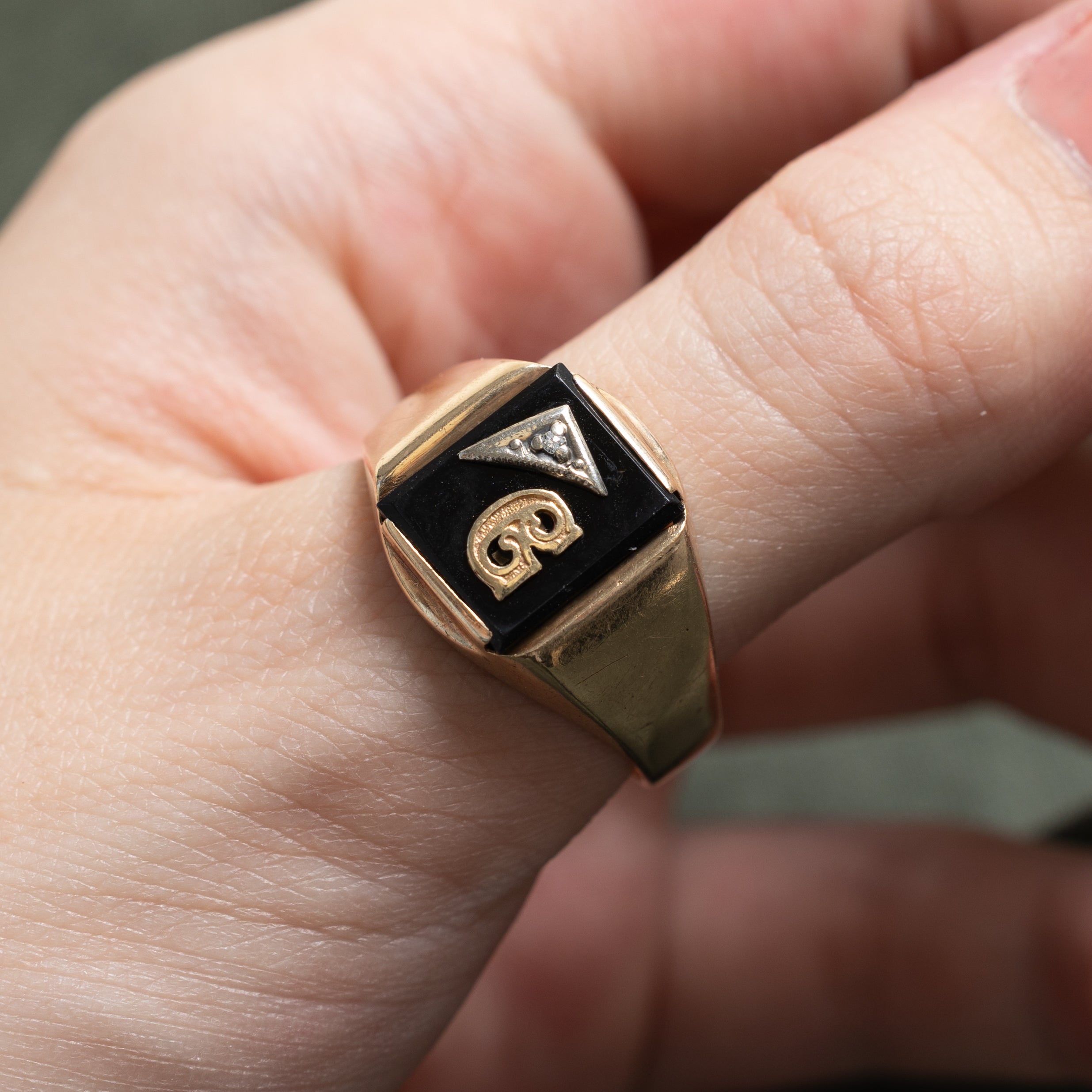 10k Onyx & White Sapphire Accent "G" Initial Signet Ring | 1.81ctw | SZ 13