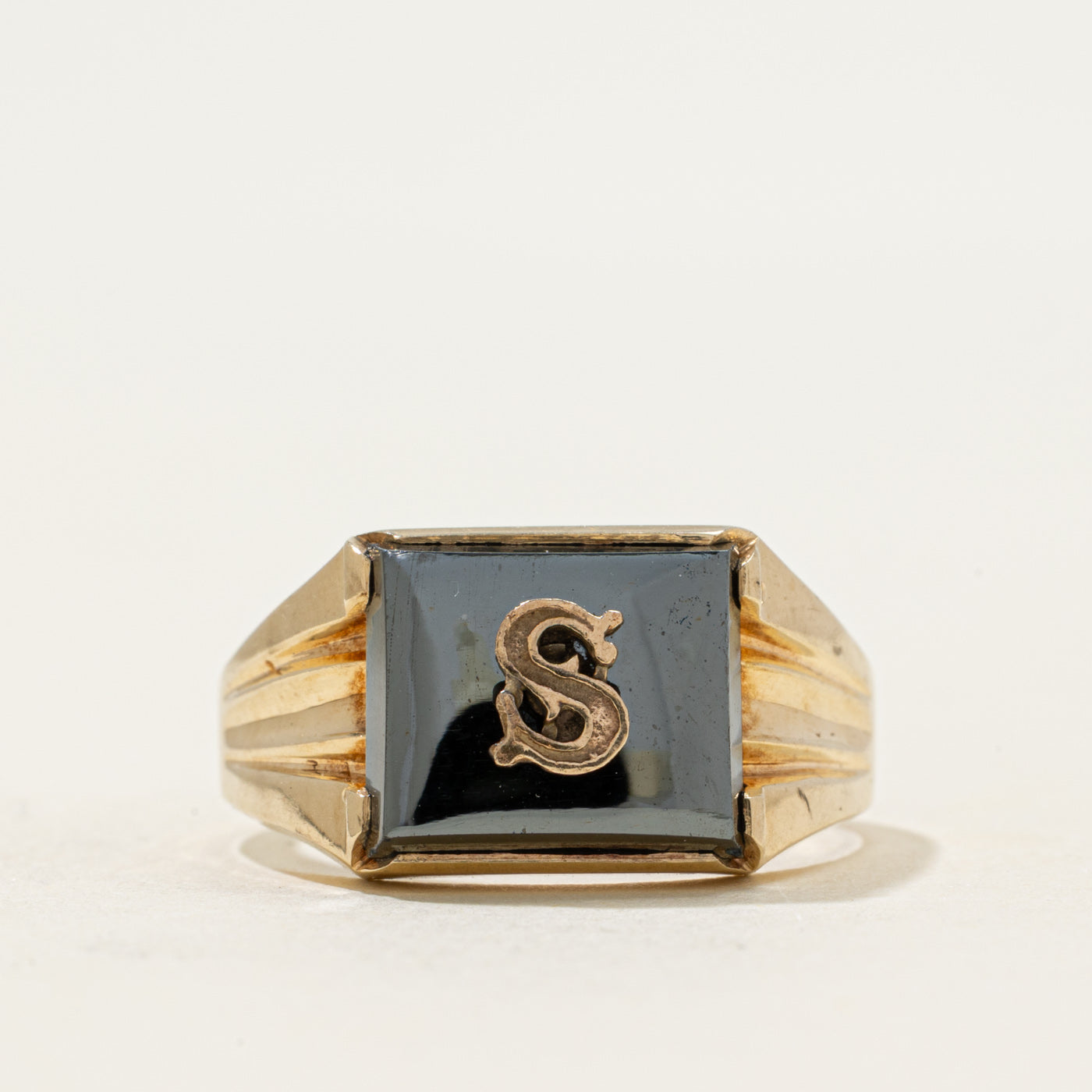 10k Hematite "S" Initial Grooved Signet Ring | 1.25ct | SZ 10.25