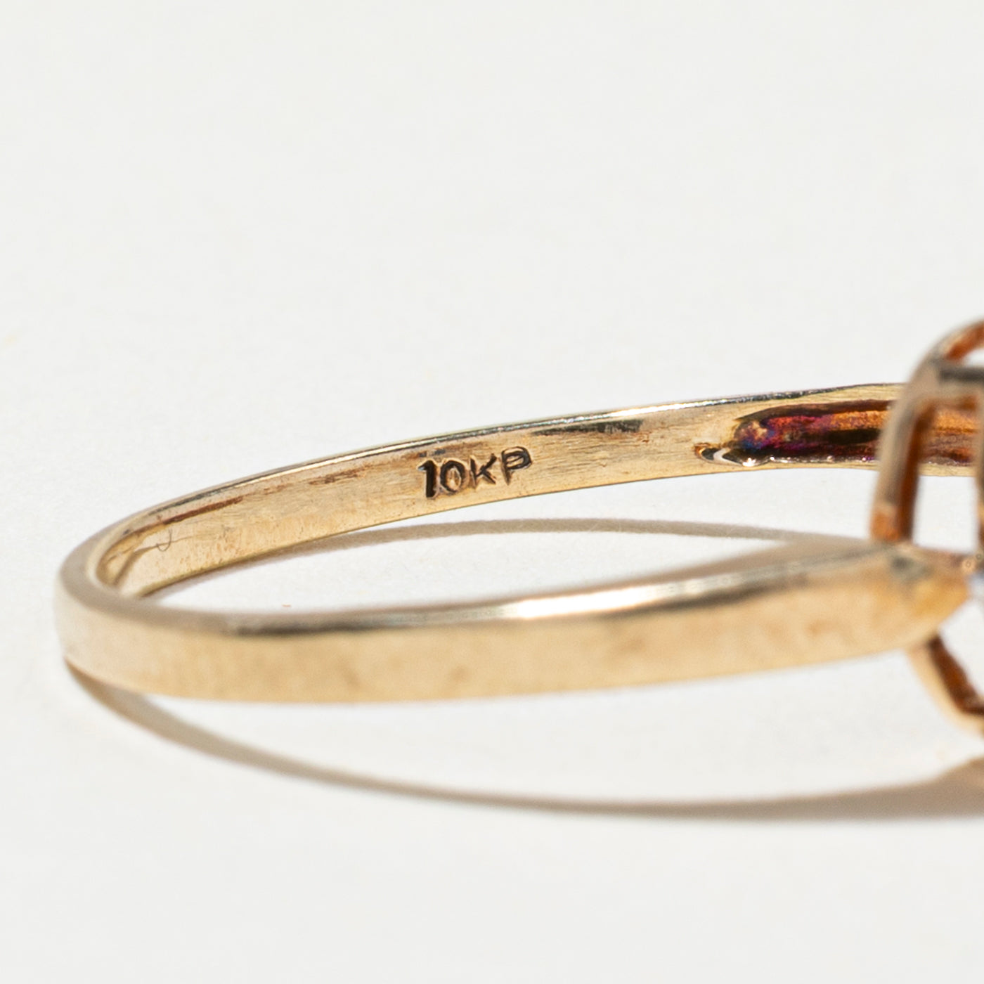 Bague ornée d'un saphir ovale et de diamants | Taille 6