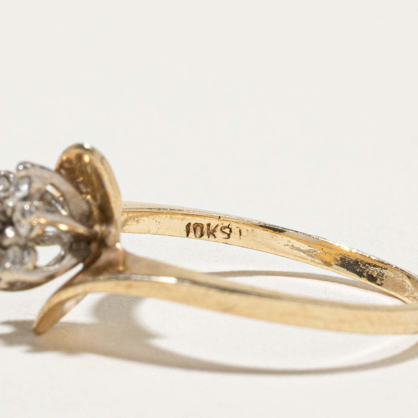 Bague contournante en pétales de saphir et diamant | Taille 4,75