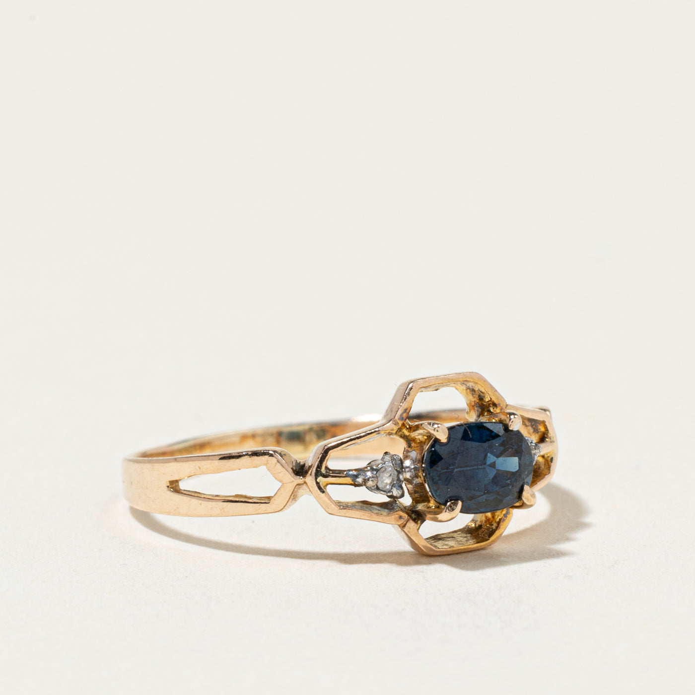 Bague ajourée en saphir et diamants East West | Taille 6