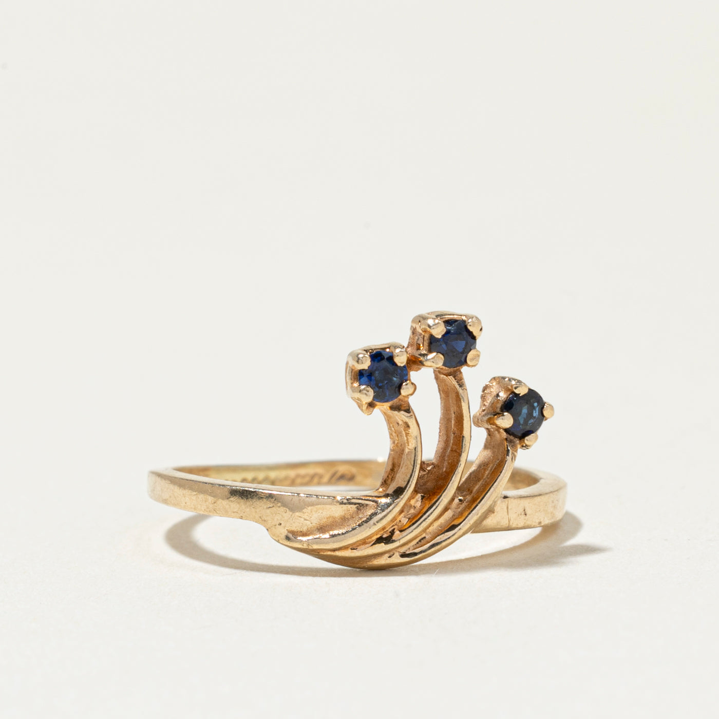 Three Stone Sapphire Wave Ring | SZ 4.25