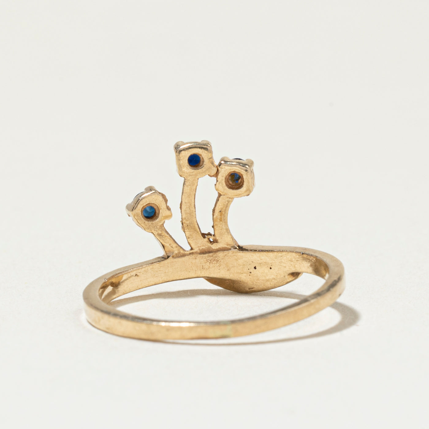 Three Stone Sapphire Wave Ring | SZ 4.25