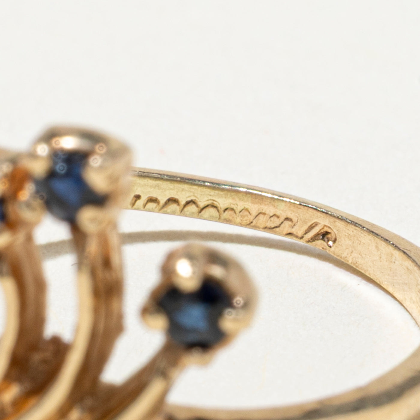 Three Stone Sapphire Wave Ring | SZ 4.25