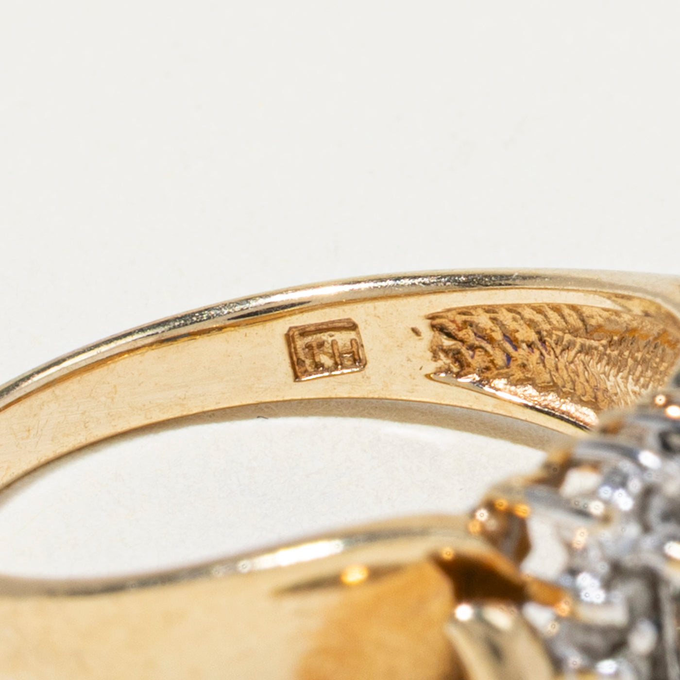 Oval Cut Sapphire & Diamond Petal Halo Ring | SZ 6