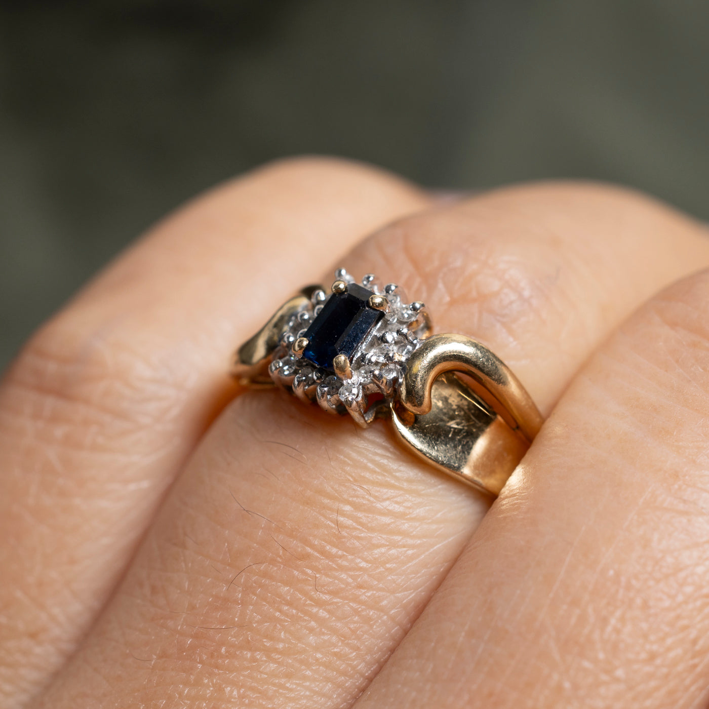 Oval Cut Sapphire & Diamond Petal Halo Ring | SZ 6