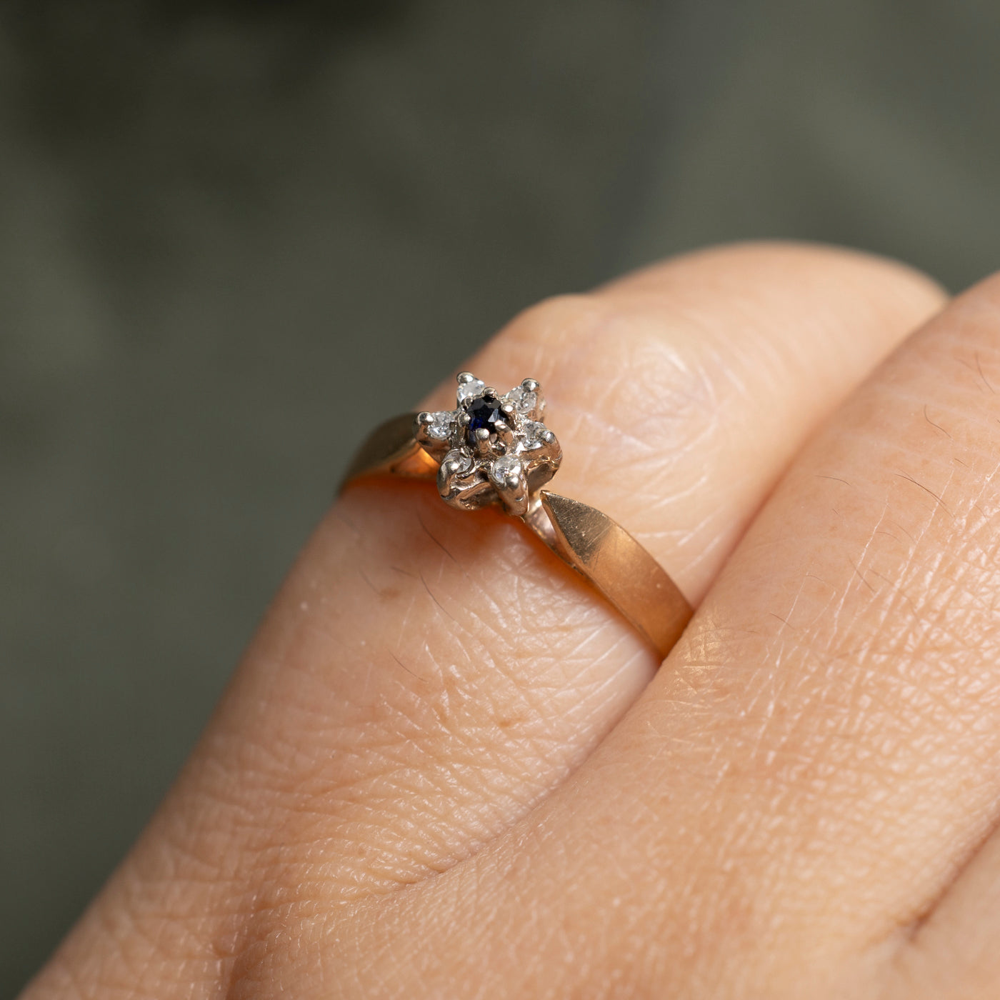 Sapphire & Diamond Petal Reverse Tapered Ring | SZ 4.75