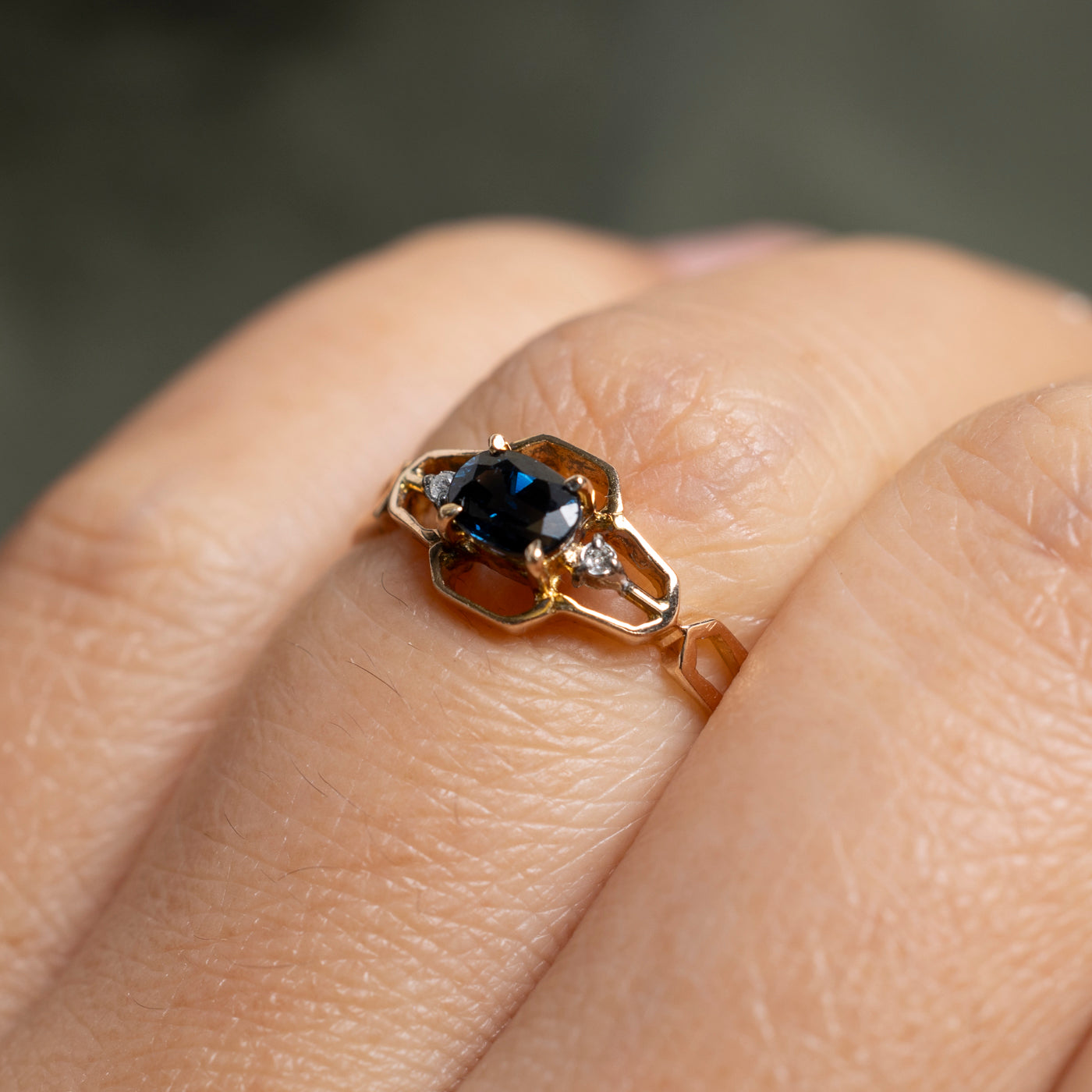 Bague ajourée en saphir et diamants East West | Taille 6