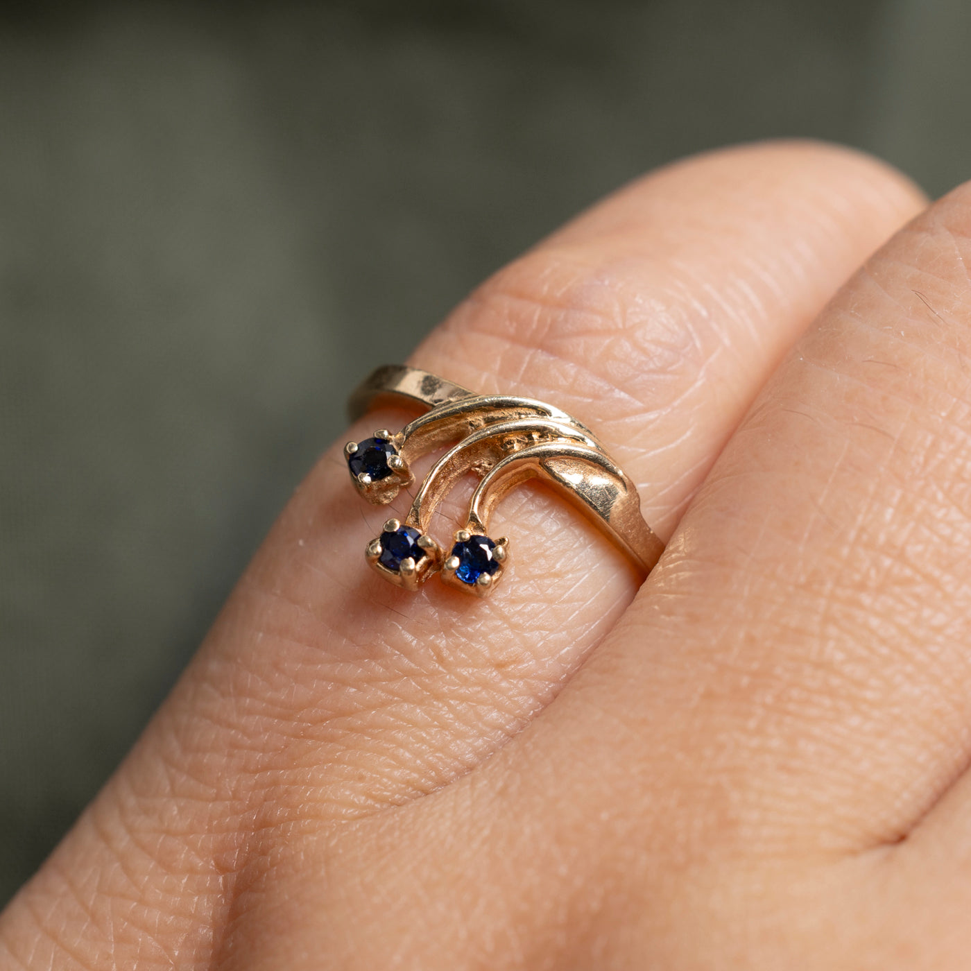 Three Stone Sapphire Wave Ring | SZ 4.25