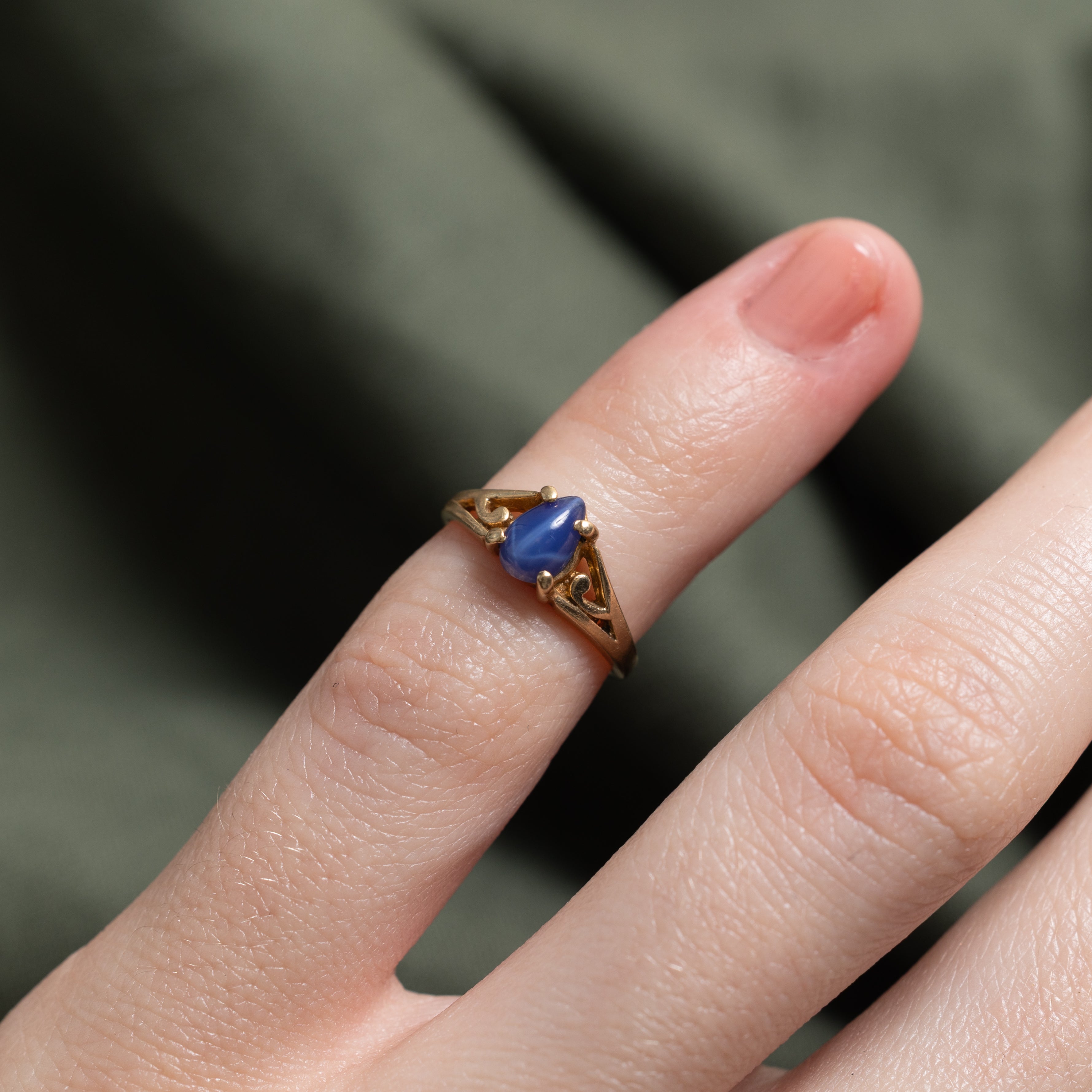 Cabochon Synthetic Star Sapphire Scrollwork Ring | SZ 1