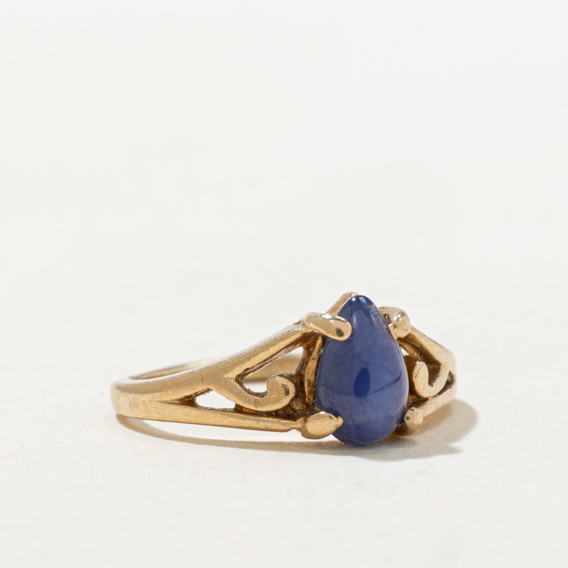 Cabochon Synthetic Star Sapphire Scrollwork Ring | SZ 1