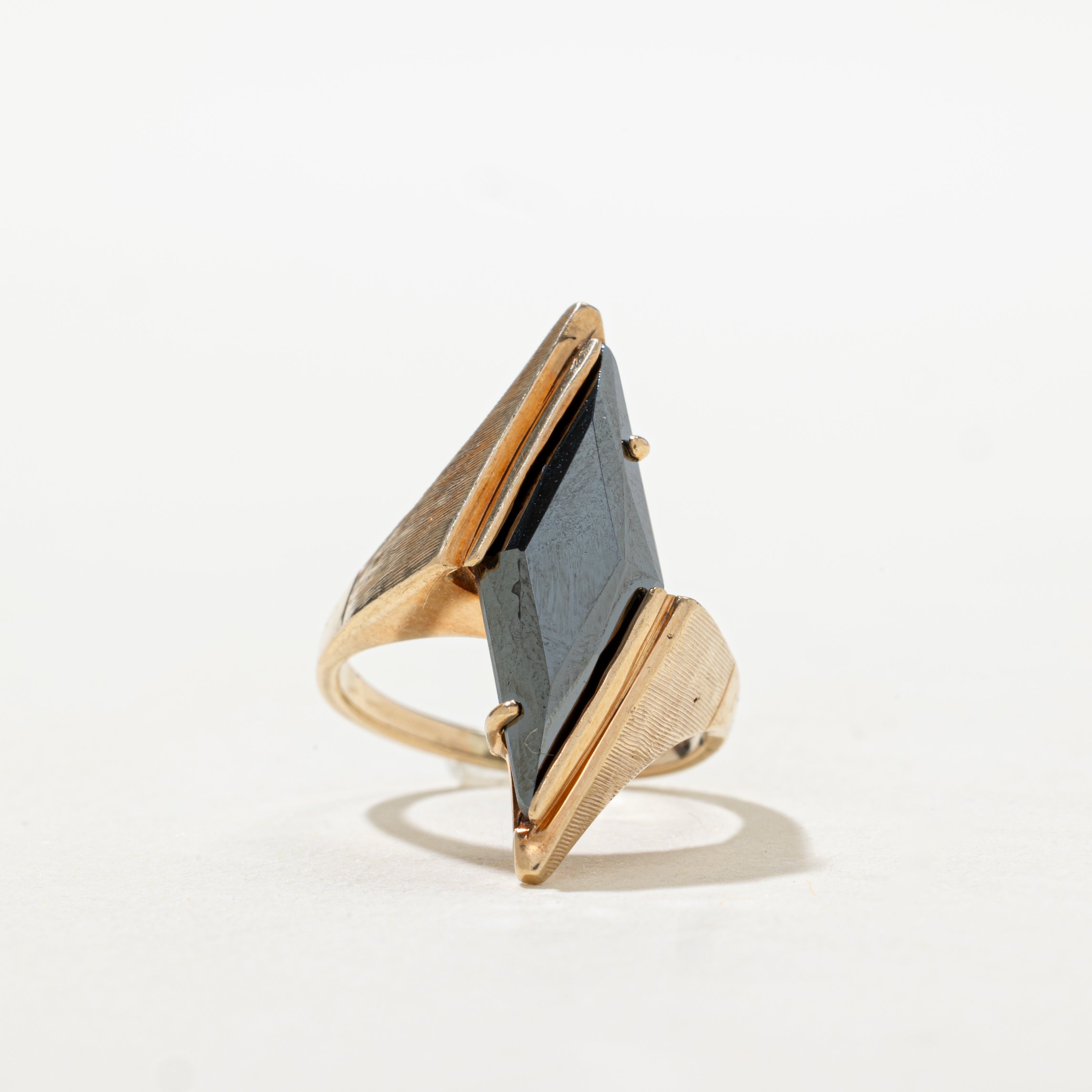 Hematite Grooved Bypass Ring | SZ 5