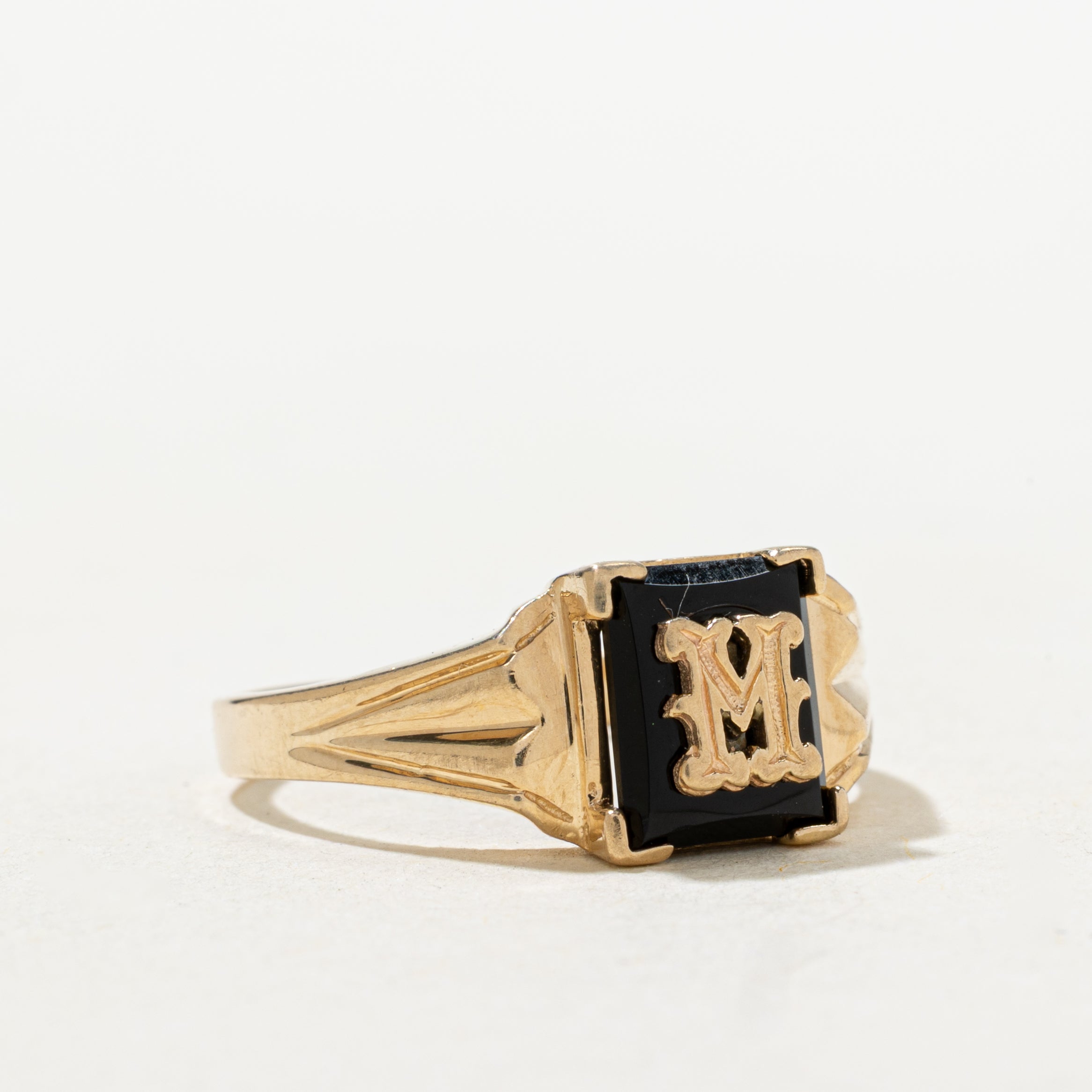 Bague chevalière en onyx avec initiale « M » | Taille 7