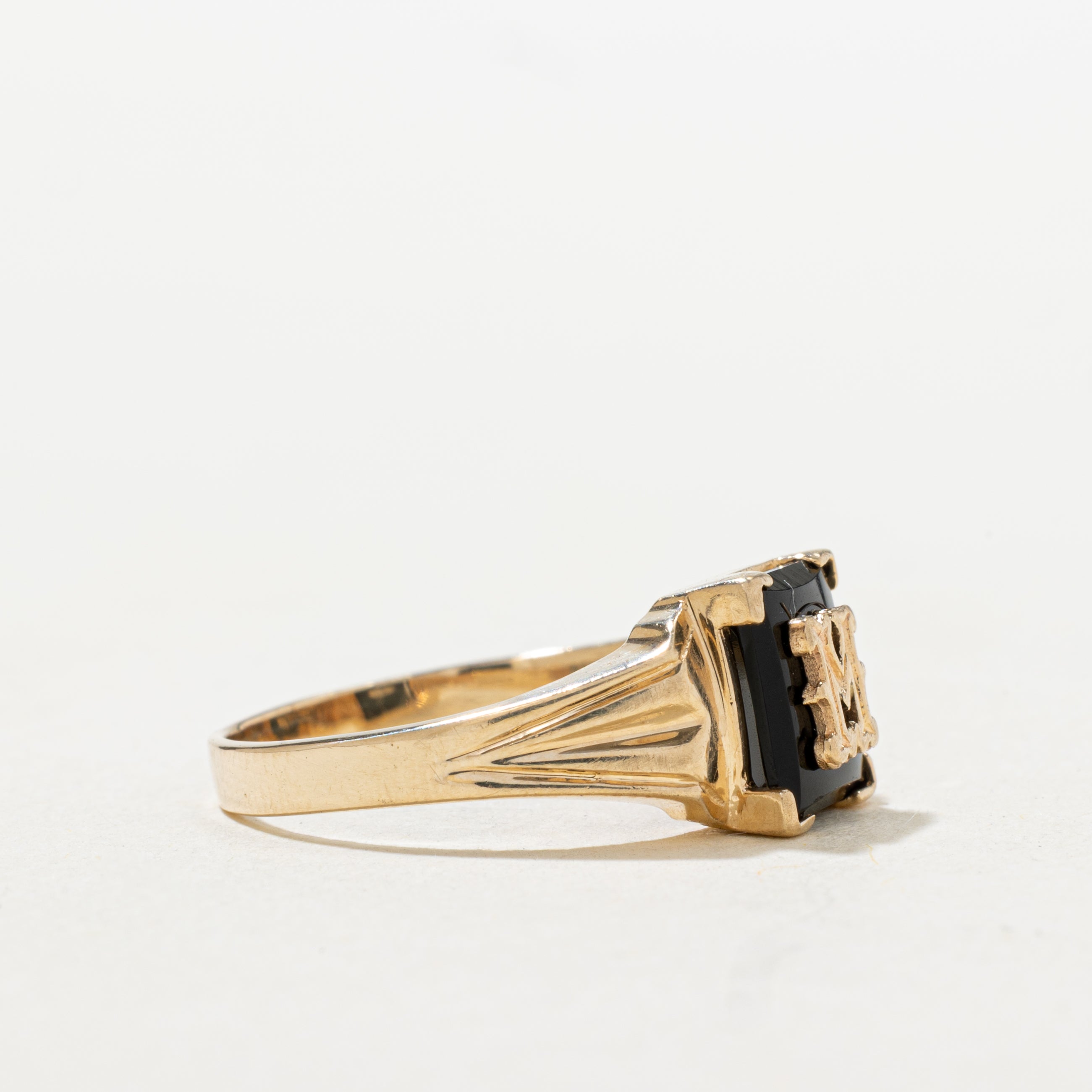 Bague chevalière en onyx avec initiale « M » | Taille 7
