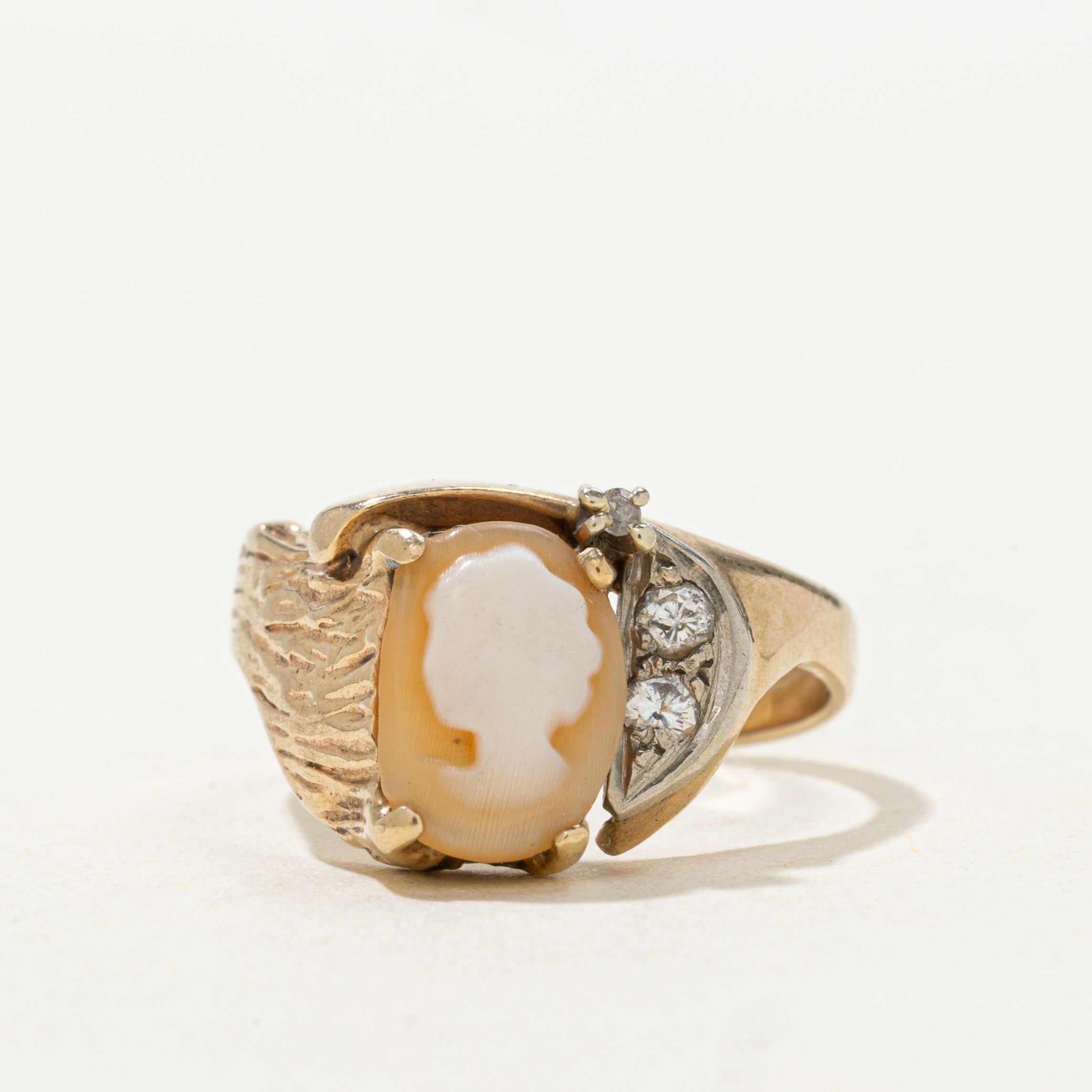 Shell Cameo & Diamond Textured Ring | SZ 5.75