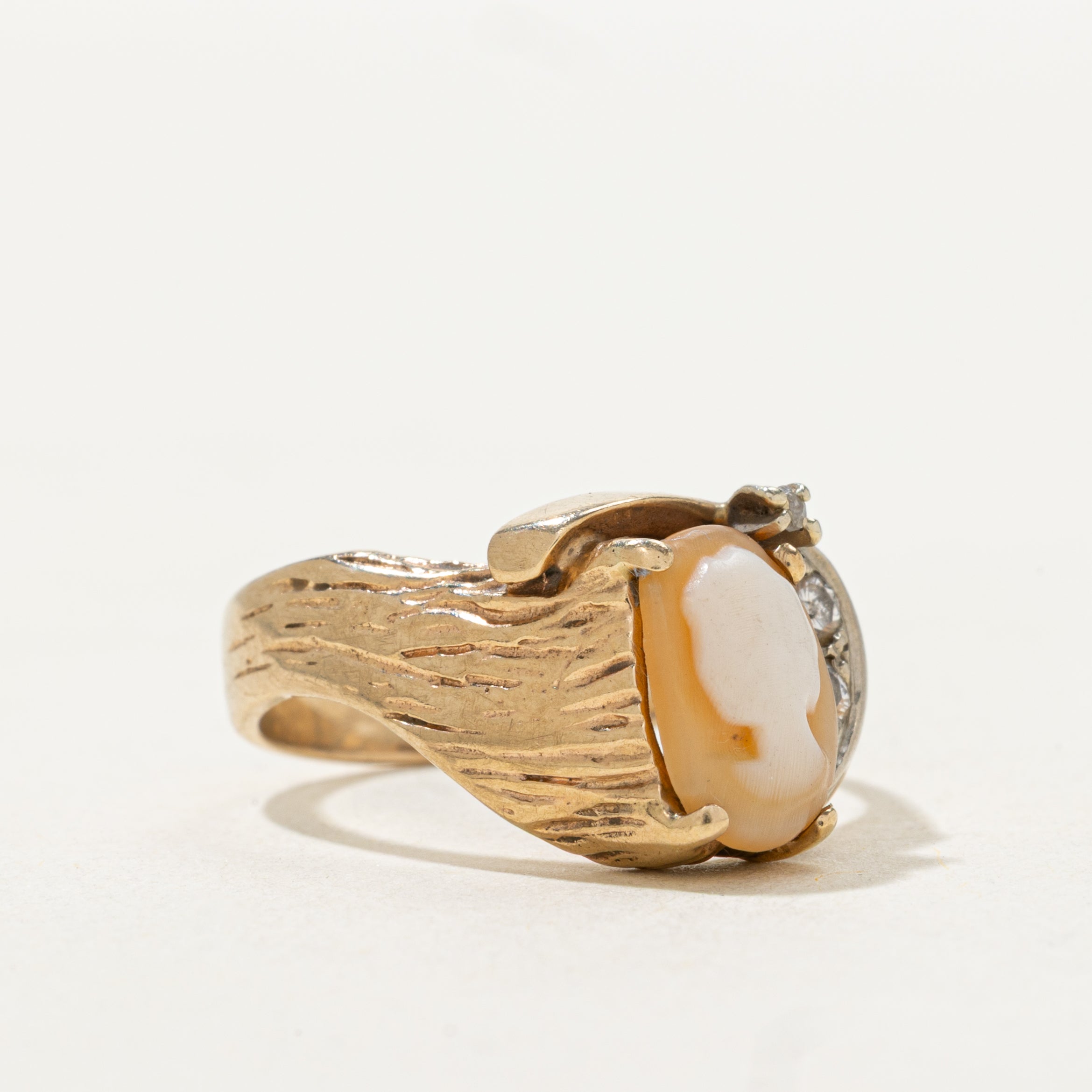 Shell Cameo & Diamond Textured Ring | SZ 5.75