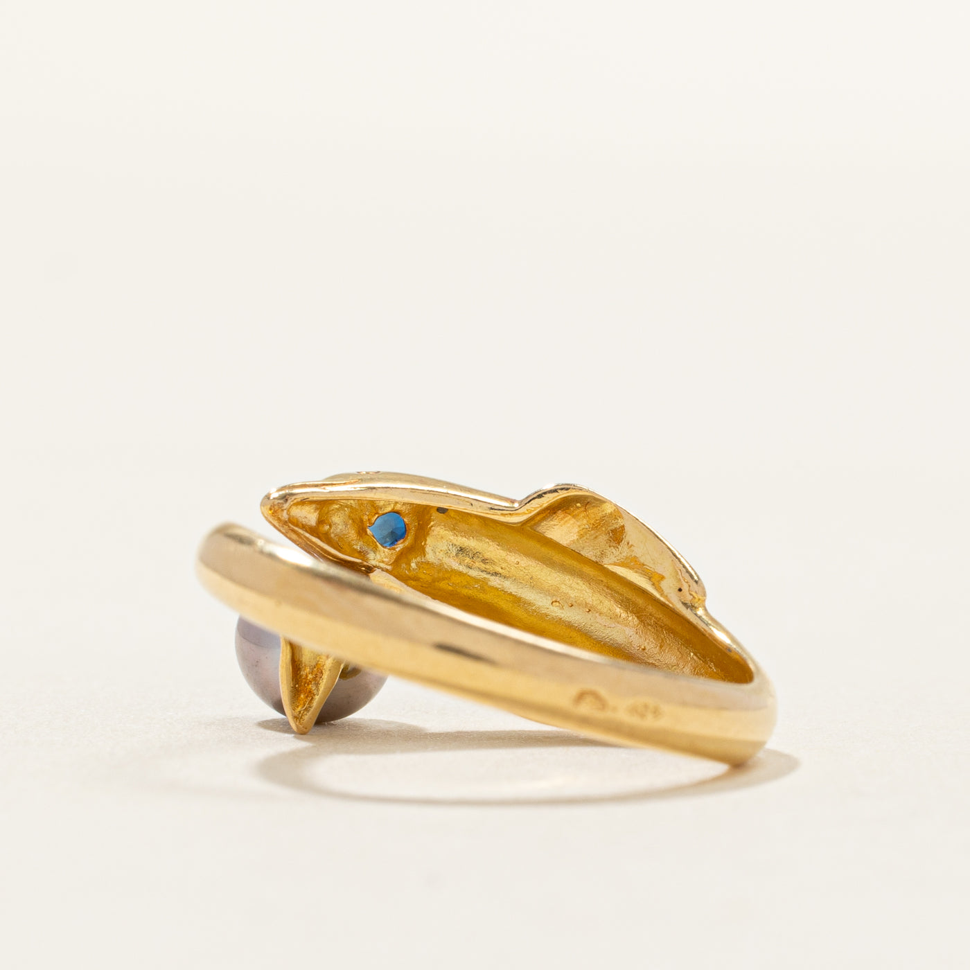 Bague dauphin contournée en perle et saphir | Taille 6,5